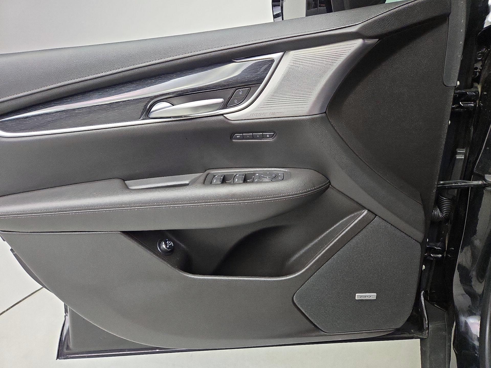 Thumbnail: 2023 Cadillac XT5 - 12
