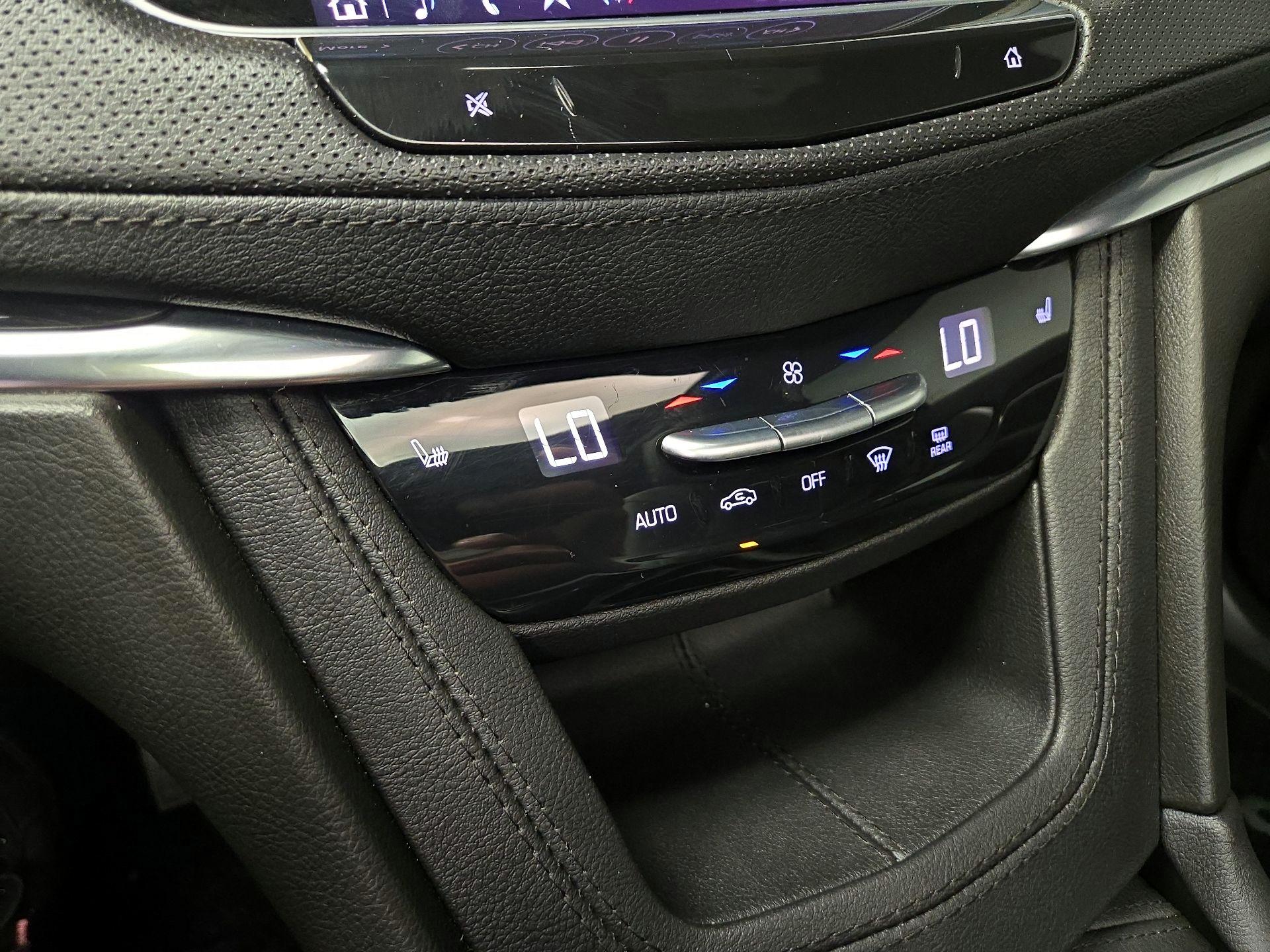 Thumbnail: 2023 Cadillac XT5 - 17