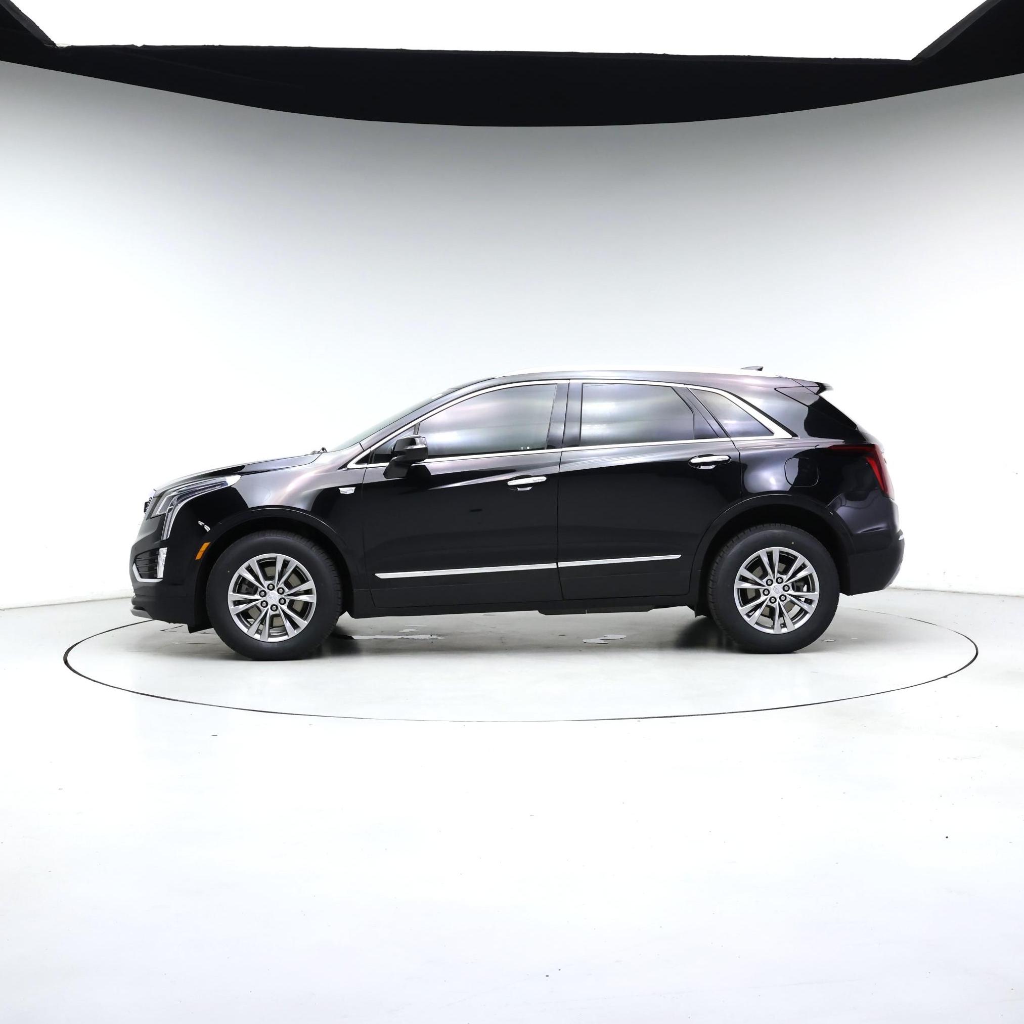 Thumbnail: 2023 Cadillac XT5 - 3