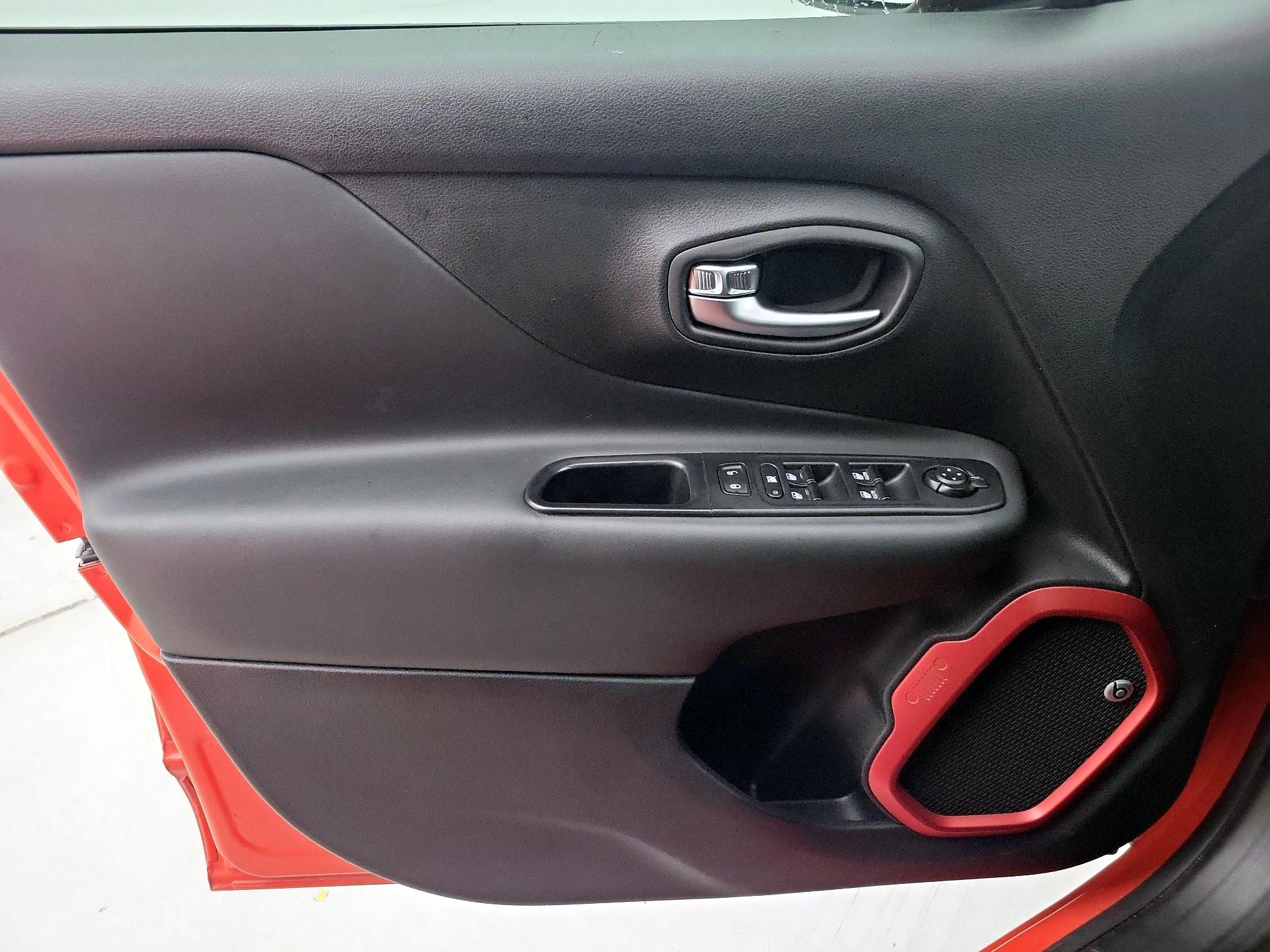 Thumbnail: 2016 Jeep Renegade - 12
