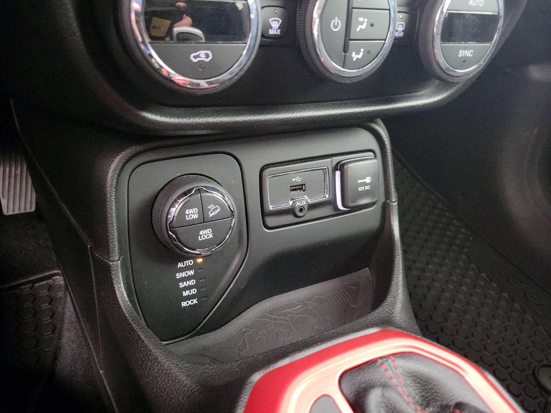 Thumbnail: 2016 Jeep Renegade - 19
