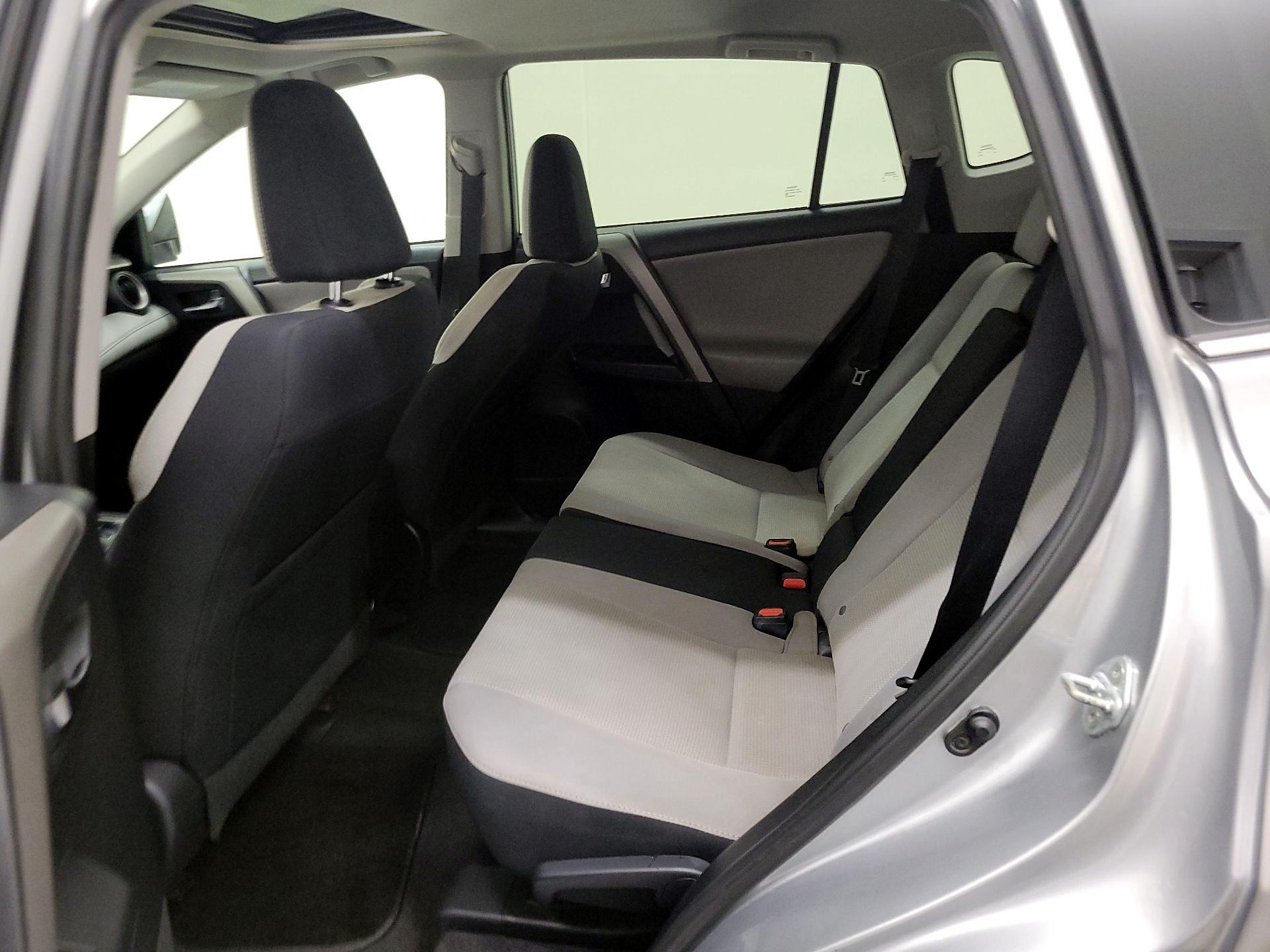 Thumbnail: 2016 Toyota RAV4 - 20