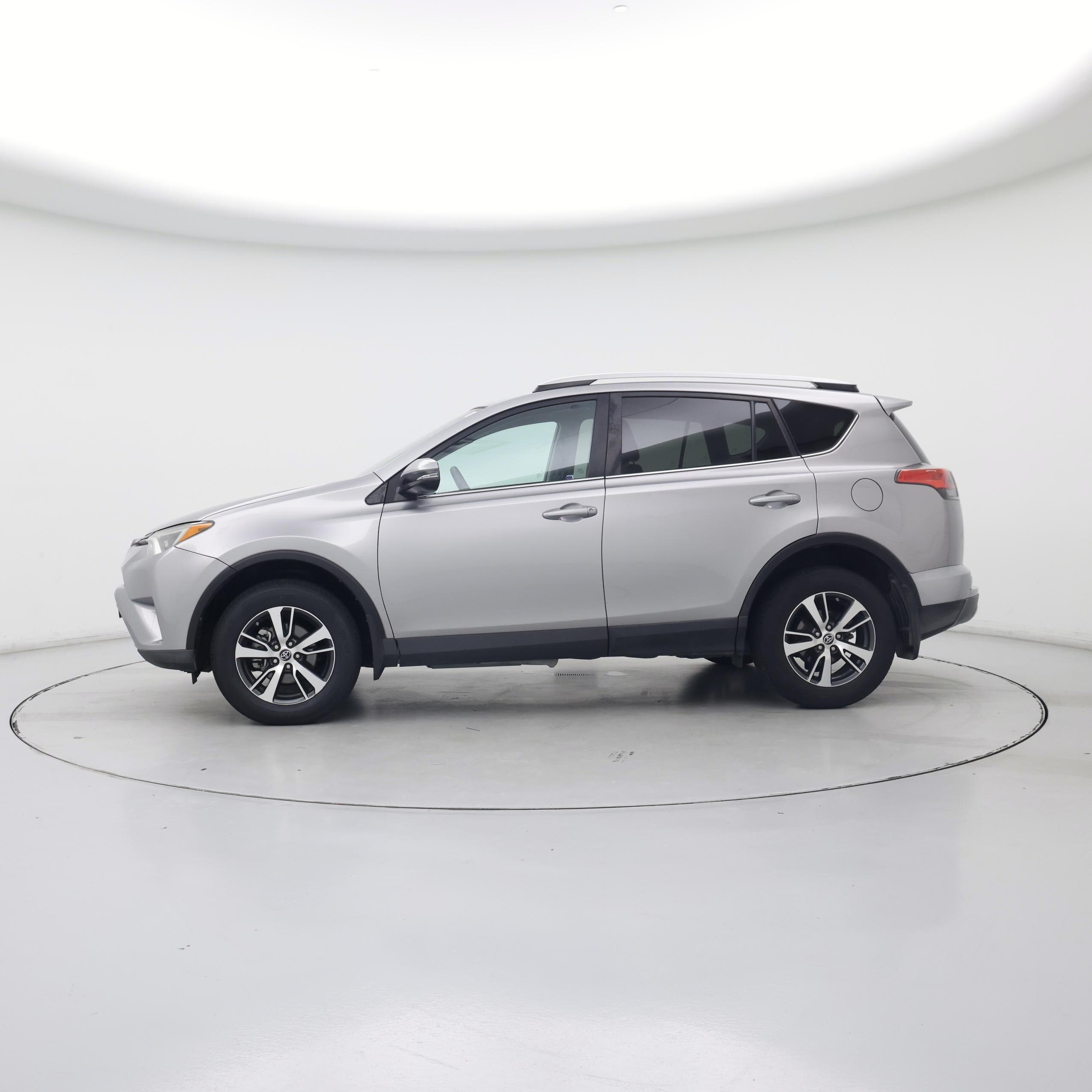 Thumbnail: 2016 Toyota RAV4 - 3