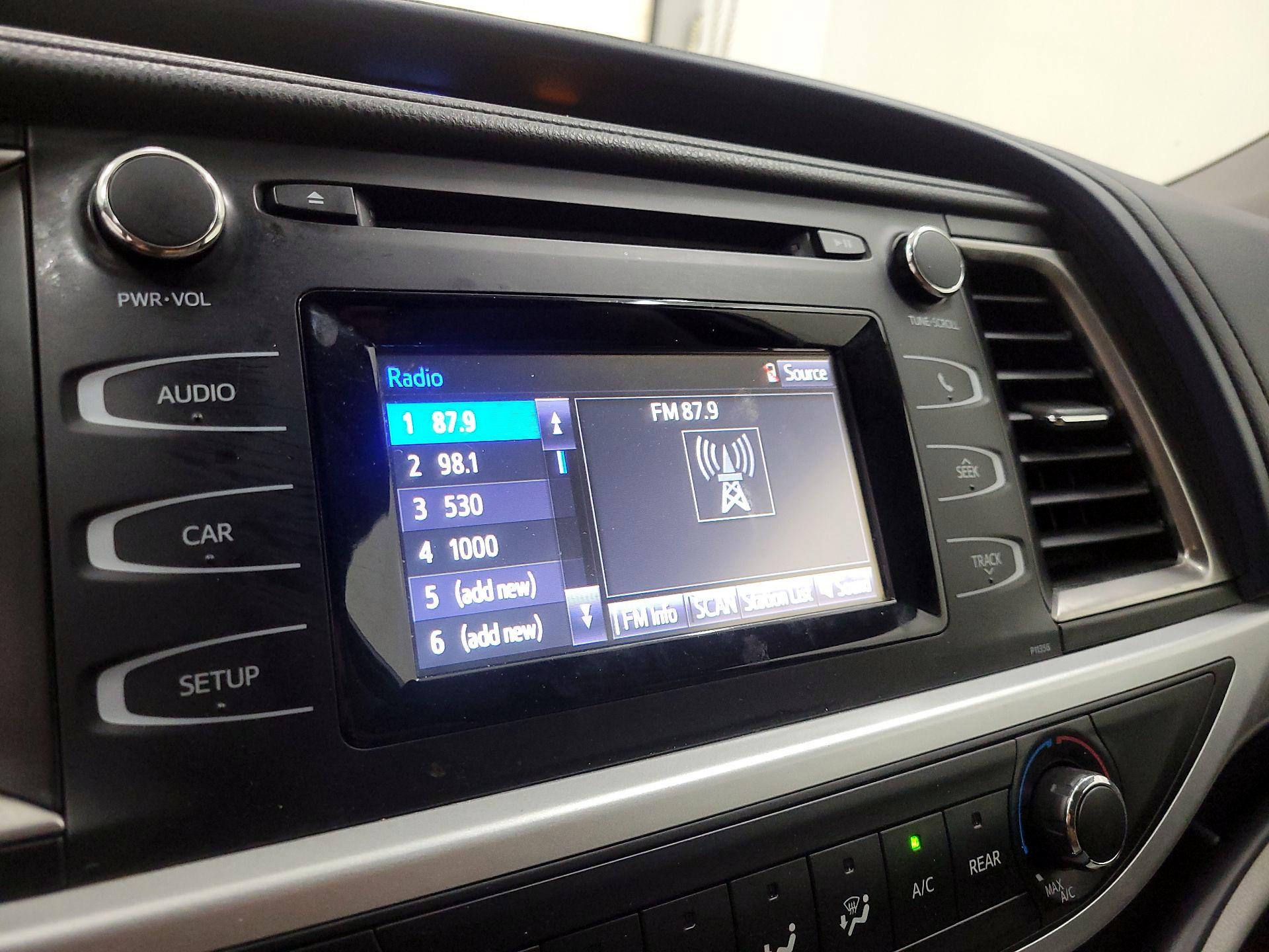 Thumbnail: 2018 Toyota Highlander - 15