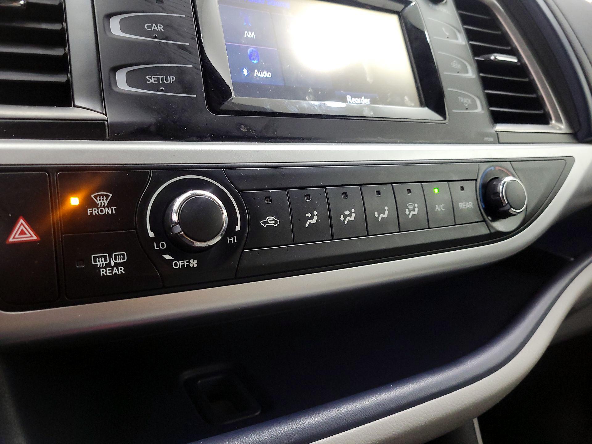 Thumbnail: 2018 Toyota Highlander - 16