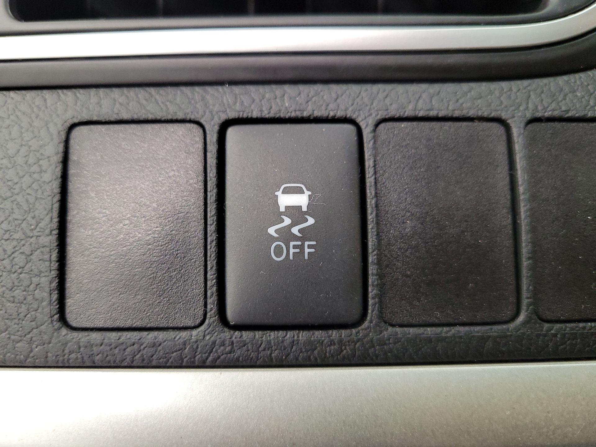 Thumbnail: 2015 Toyota Camry - 13