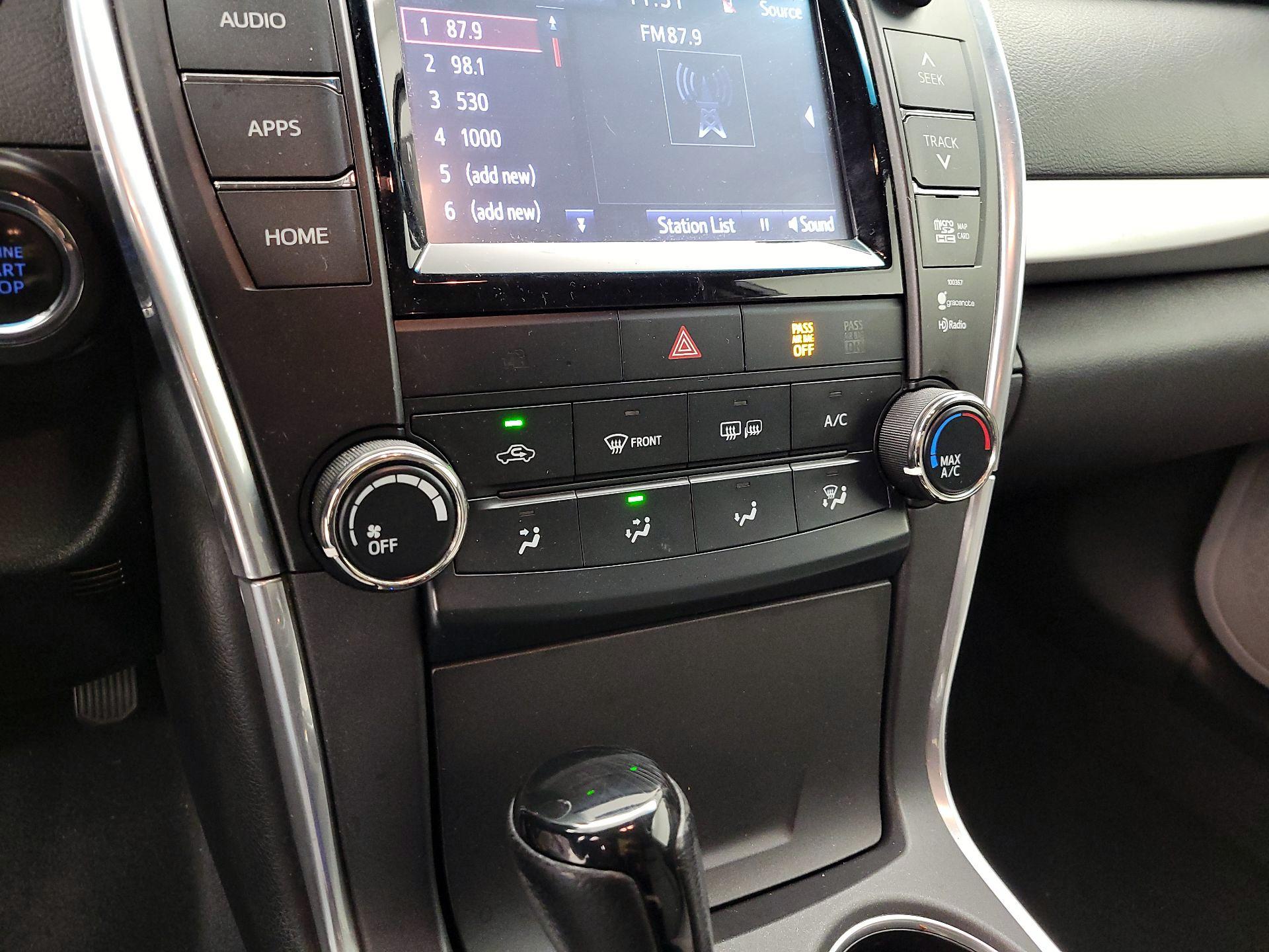Thumbnail: 2015 Toyota Camry - 16