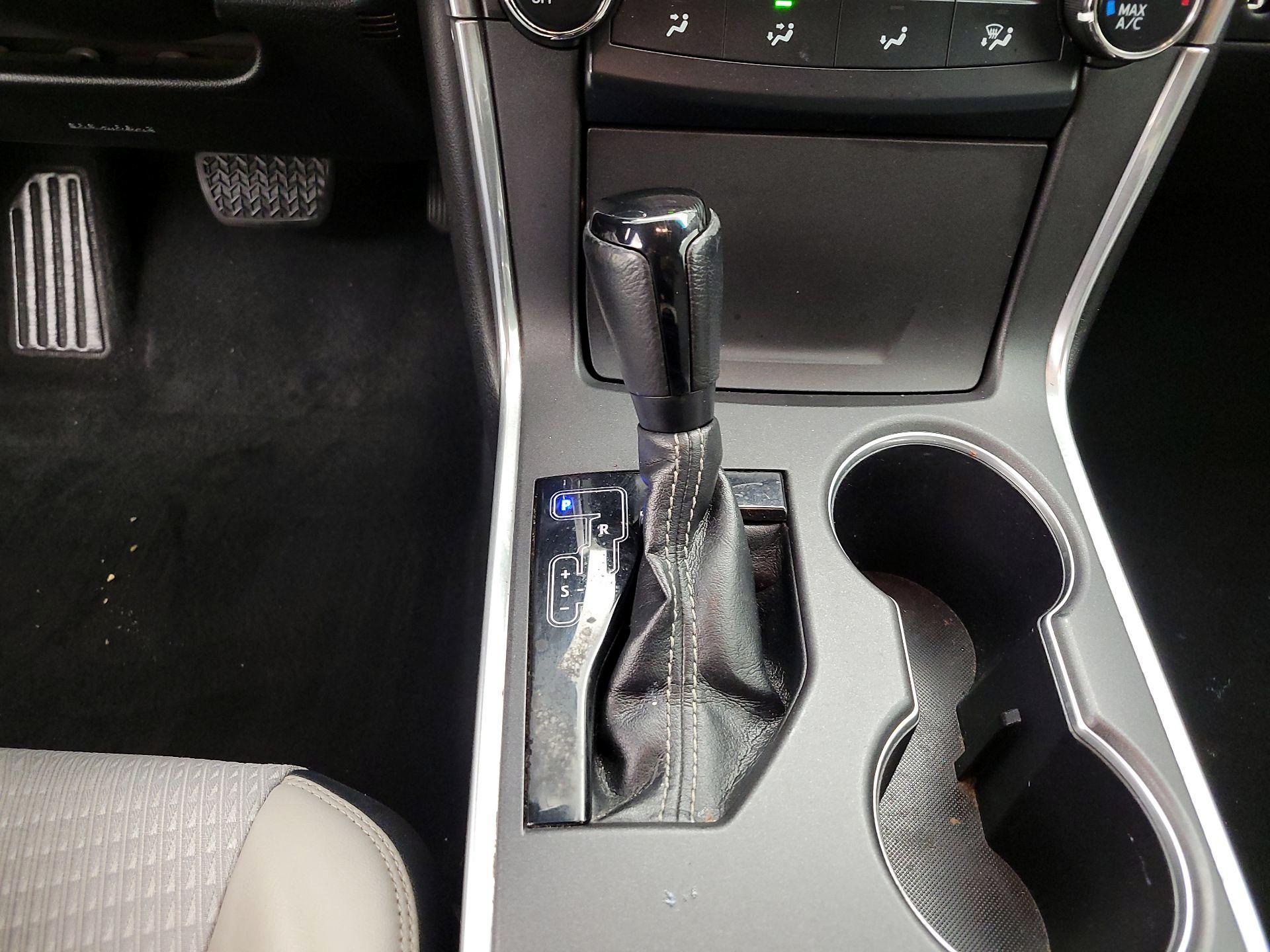 Thumbnail: 2015 Toyota Camry - 17