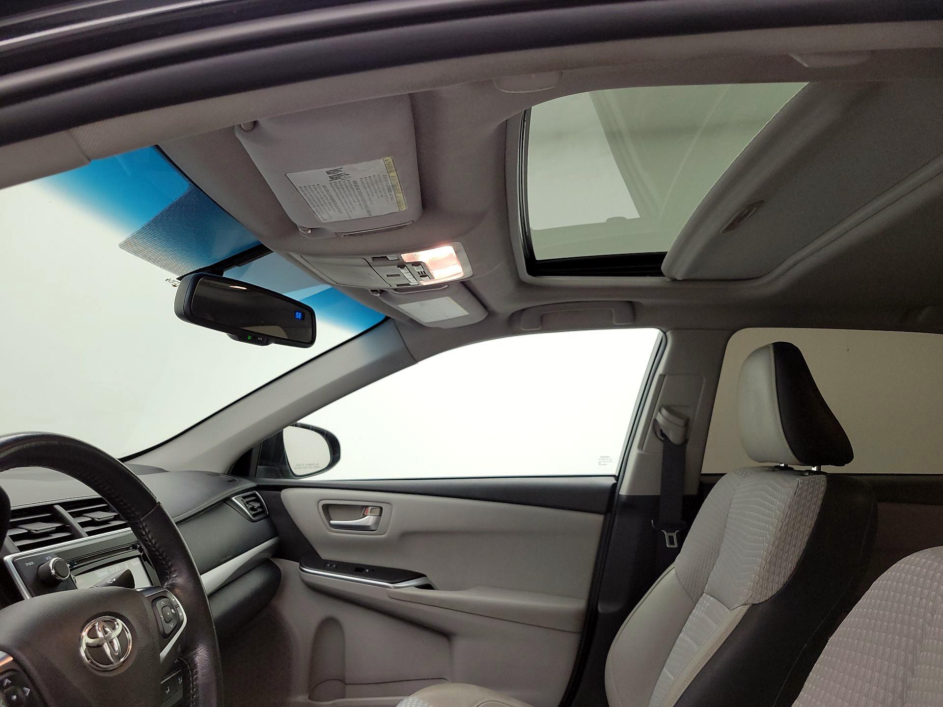 Thumbnail: 2015 Toyota Camry - 18