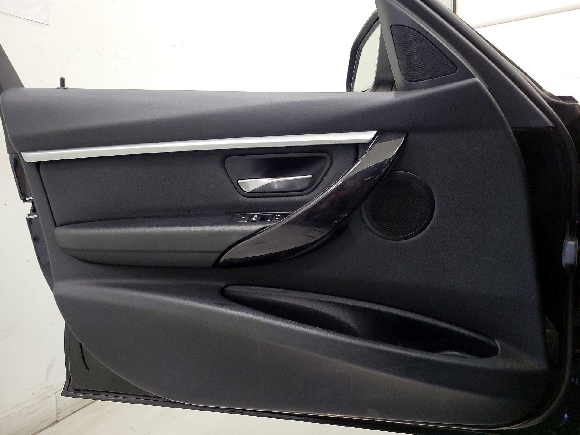 Thumbnail: 2018 BMW 3 Series - 12