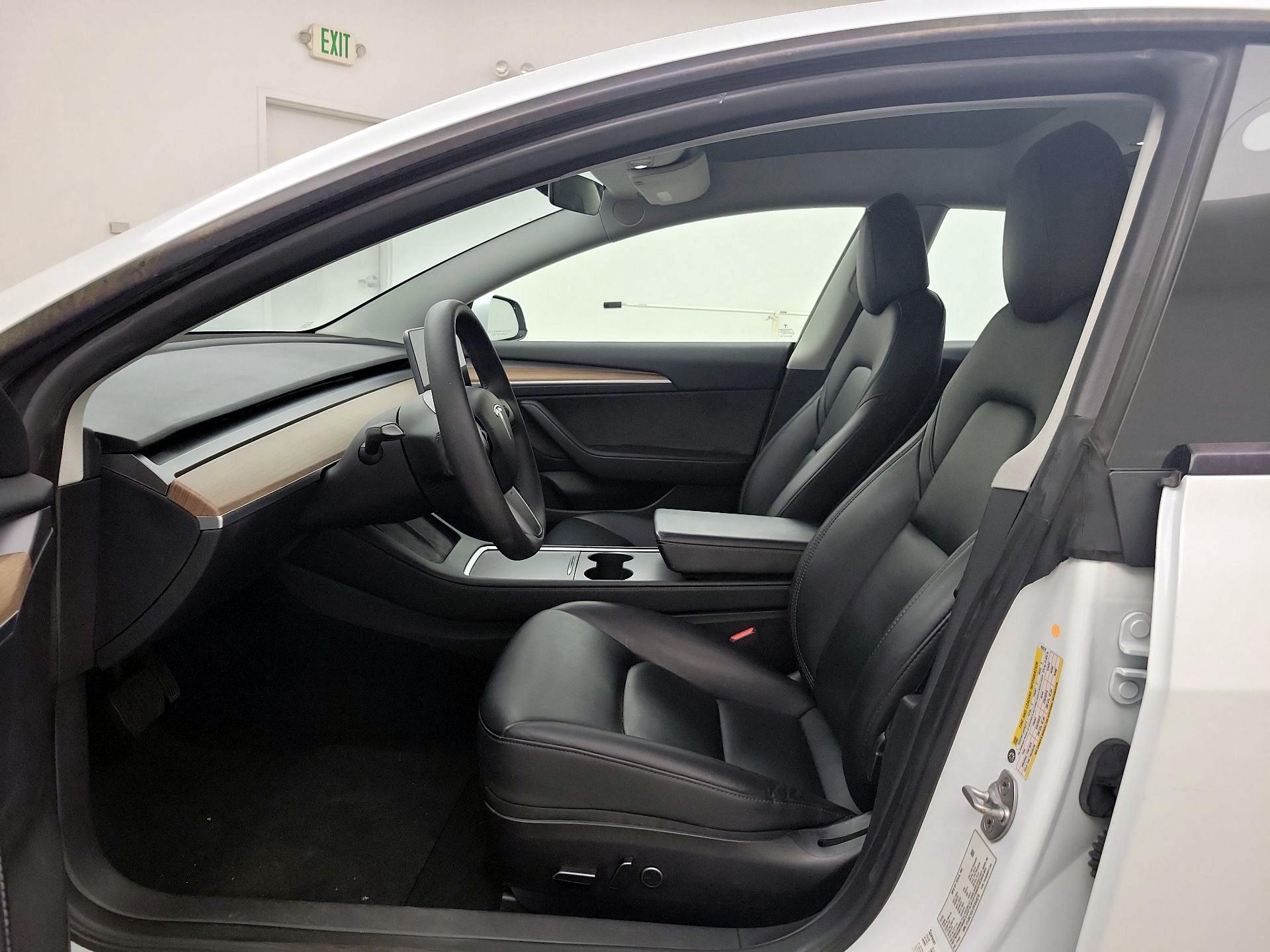 Thumbnail: 2023 Tesla Model 3 - 11