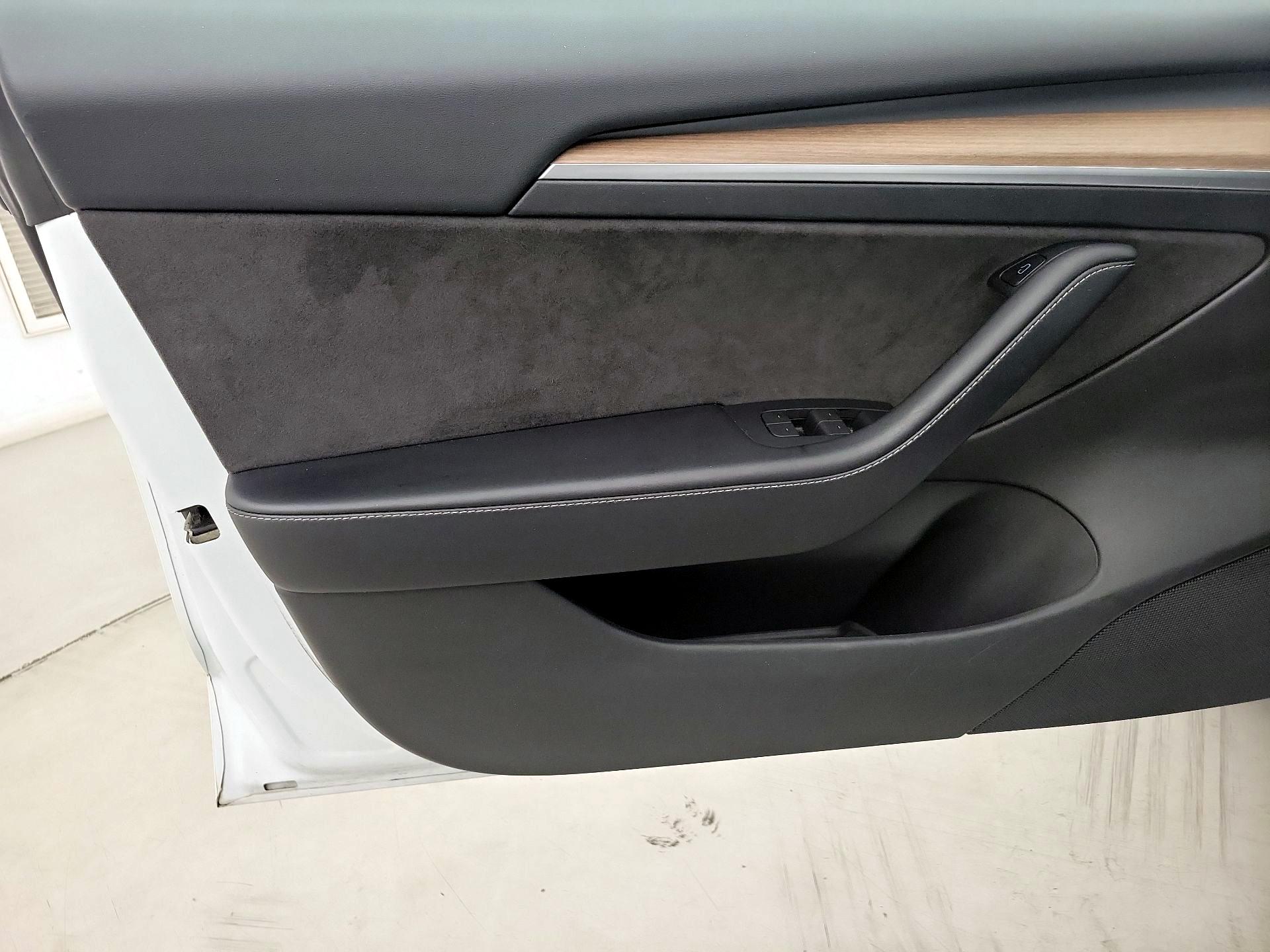 Thumbnail: 2023 Tesla Model 3 - 12