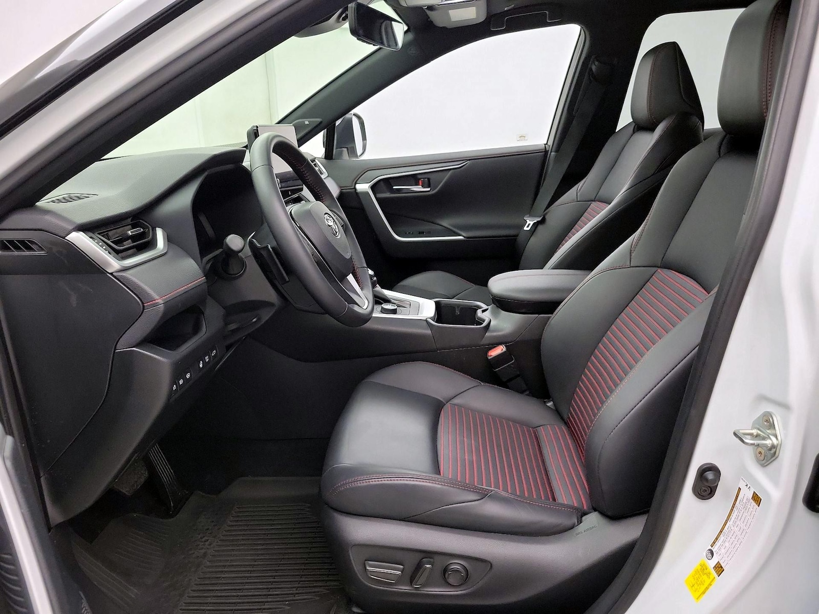 2024 Toyota RAV4 XSE - Photo 12