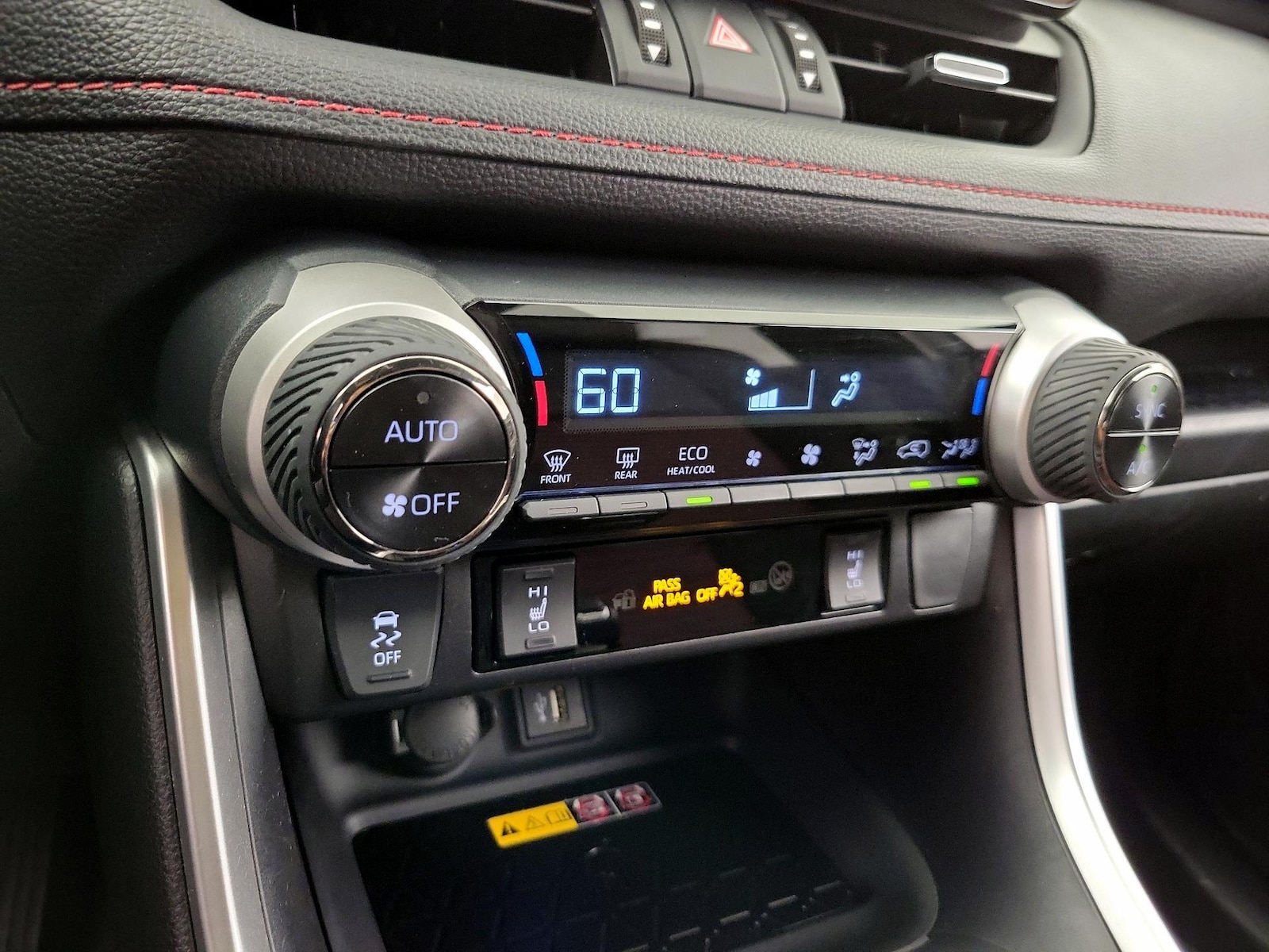 2024 Toyota RAV4 XSE - Photo 17