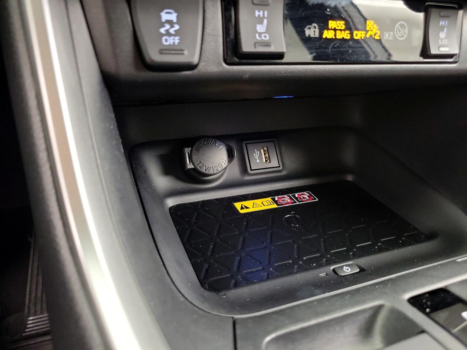 2024 Toyota RAV4 XSE - Photo 19