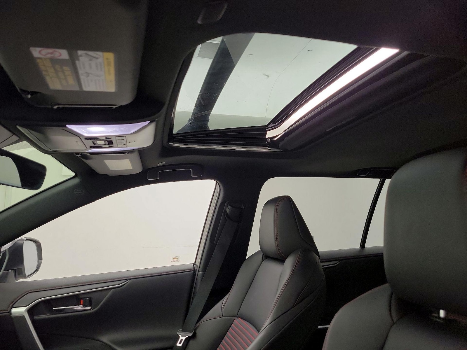 2024 Toyota RAV4 XSE - Photo 20