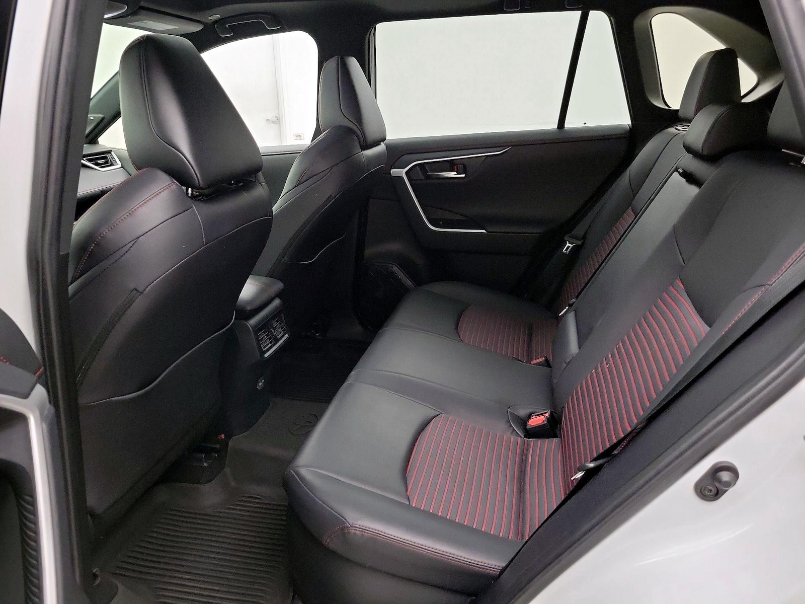 2024 Toyota RAV4 XSE - Photo 21