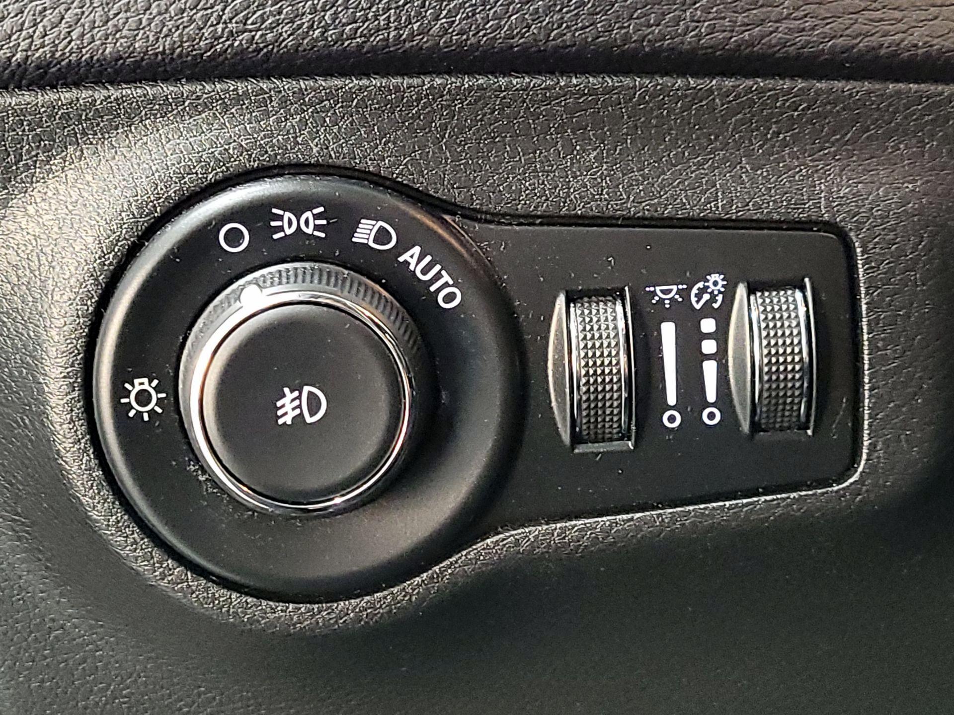 Thumbnail: 2018 Jeep Compass - 13