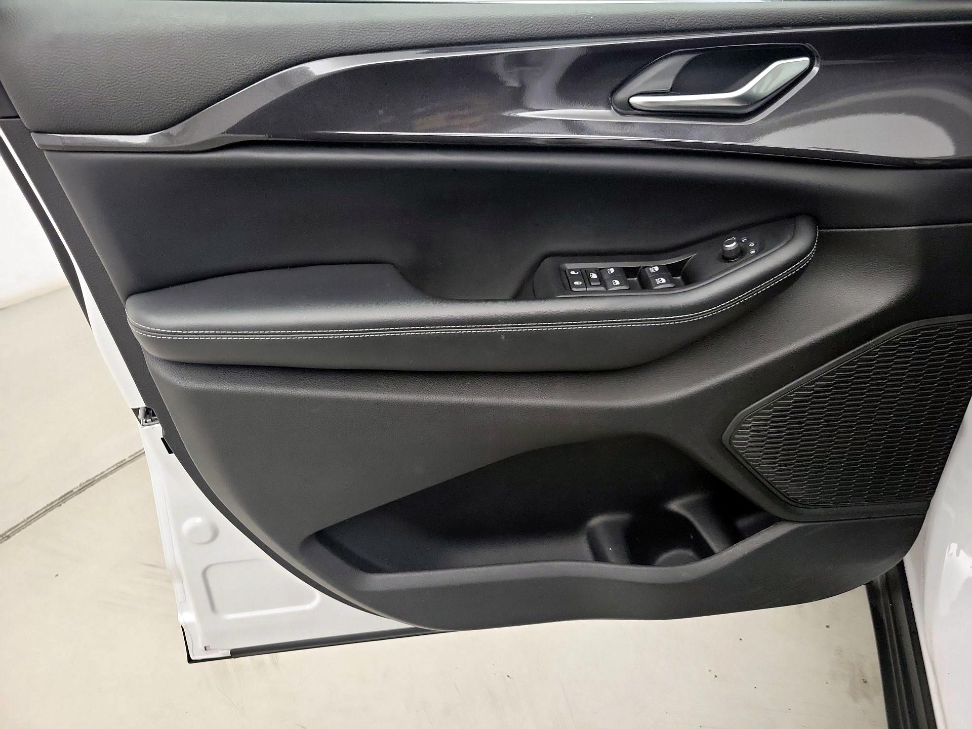 Thumbnail: 2023 Jeep Grand Cherokee - 12