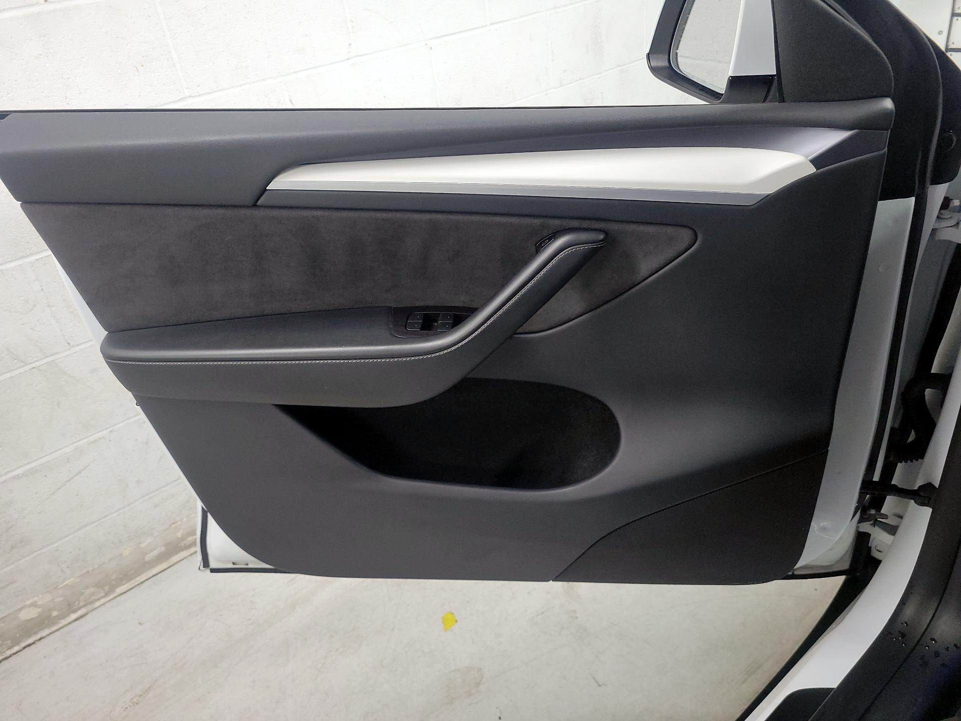 Thumbnail: 2023 Tesla Model Y - 12