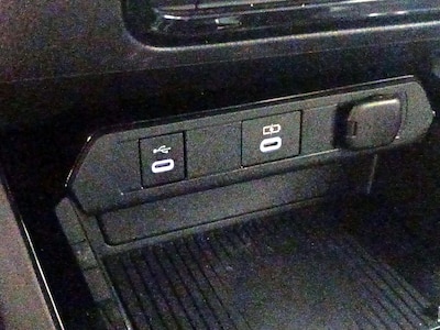 USB/AUX Ports
