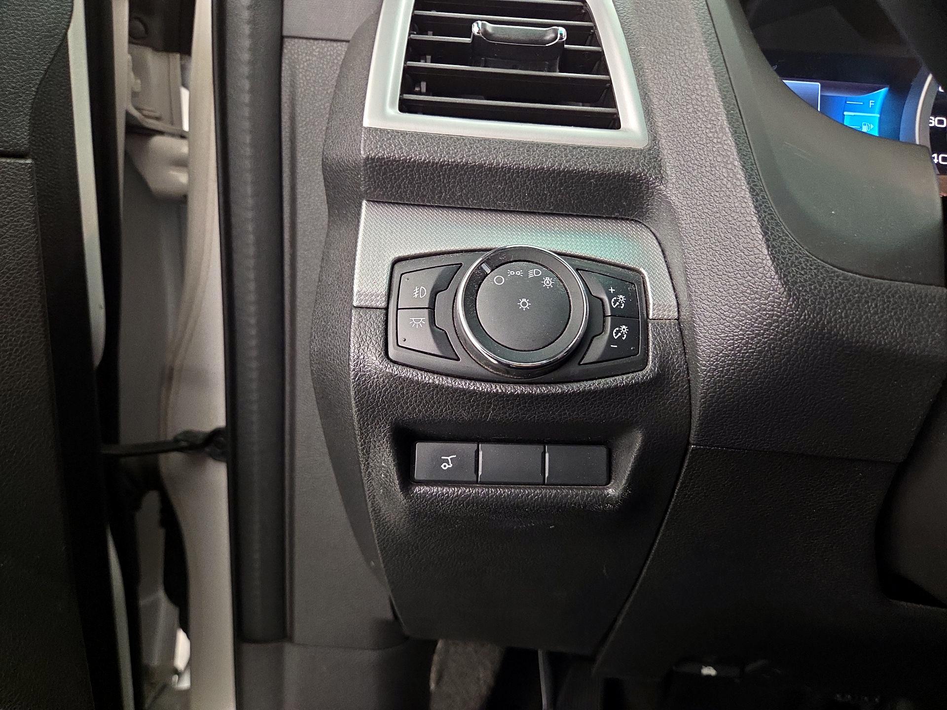 Thumbnail: 2015 Ford Explorer - 13