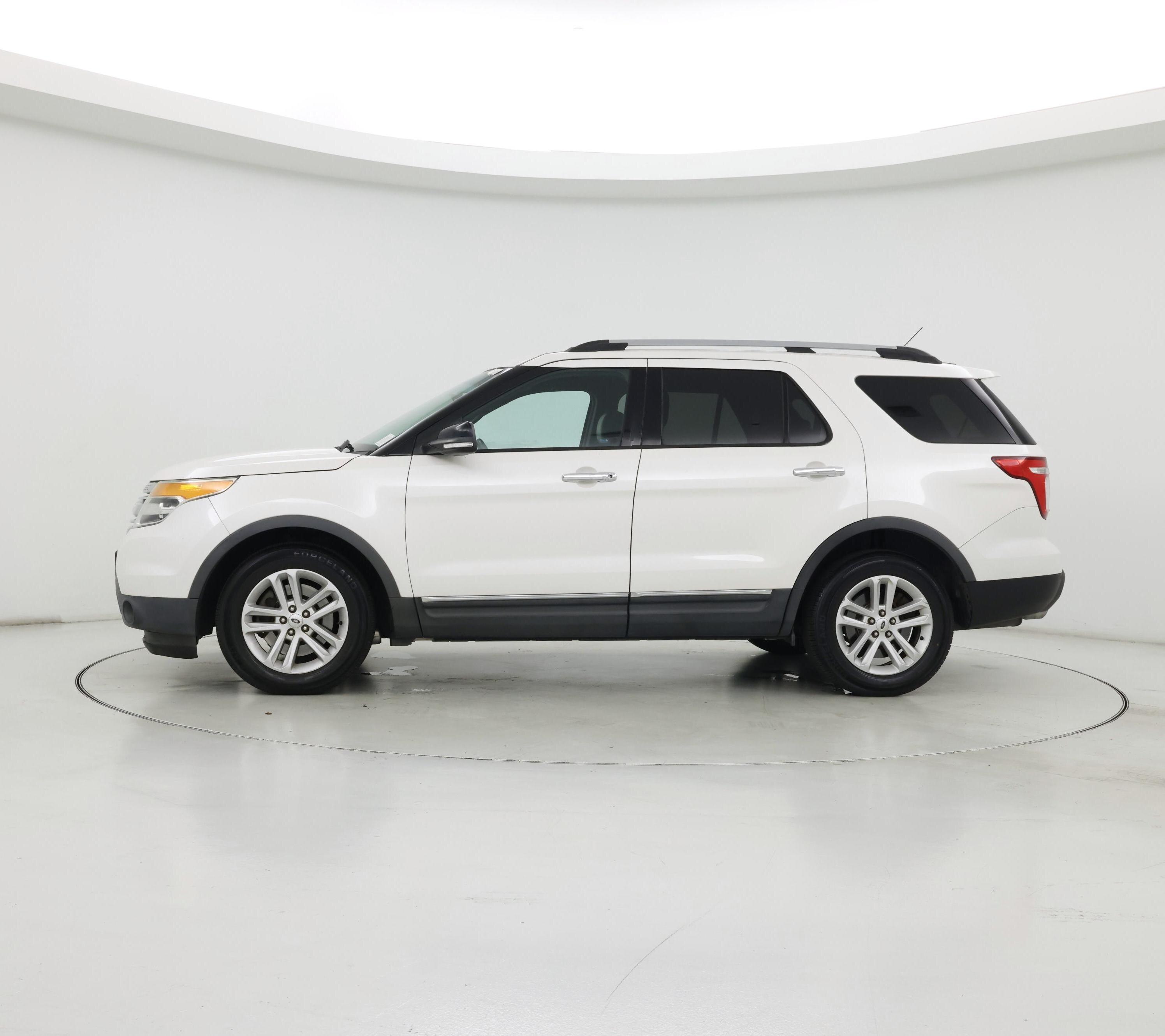 Thumbnail: 2015 Ford Explorer - 3