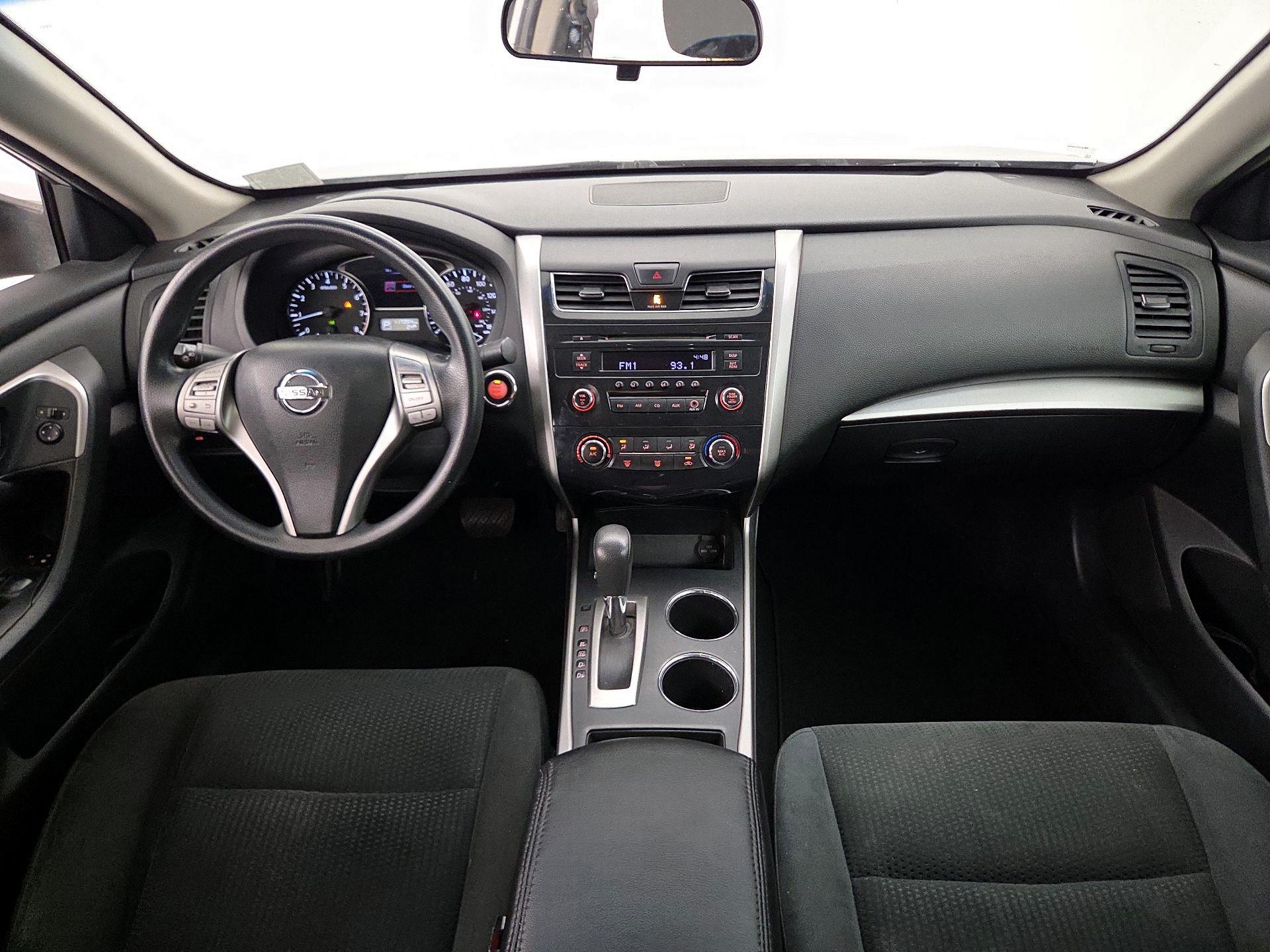 Thumbnail: 2015 Nissan Altima - 9