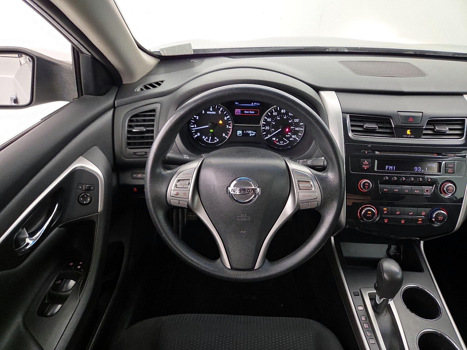 Thumbnail: 2015 Nissan Altima - 10