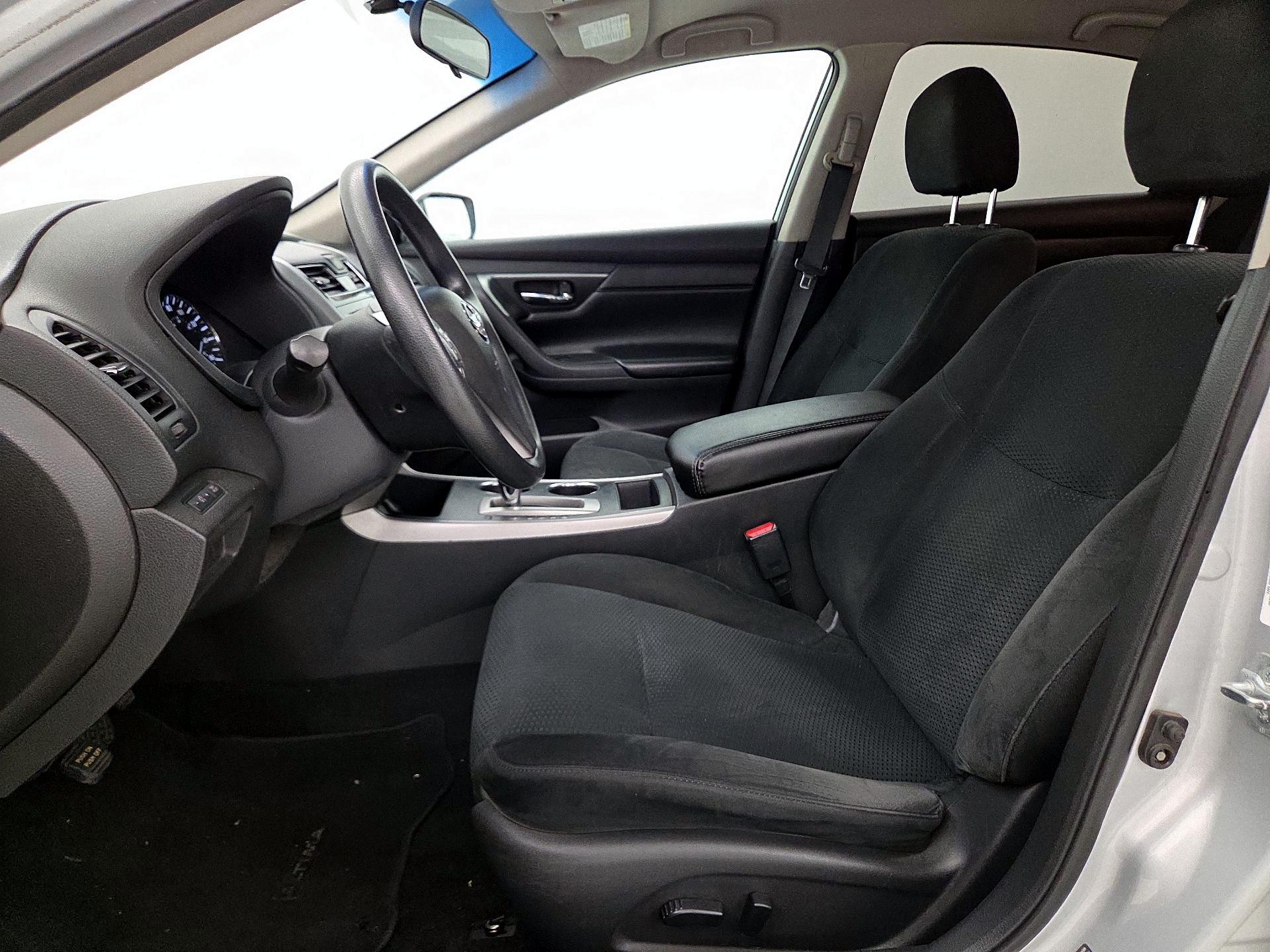 Thumbnail: 2015 Nissan Altima - 11