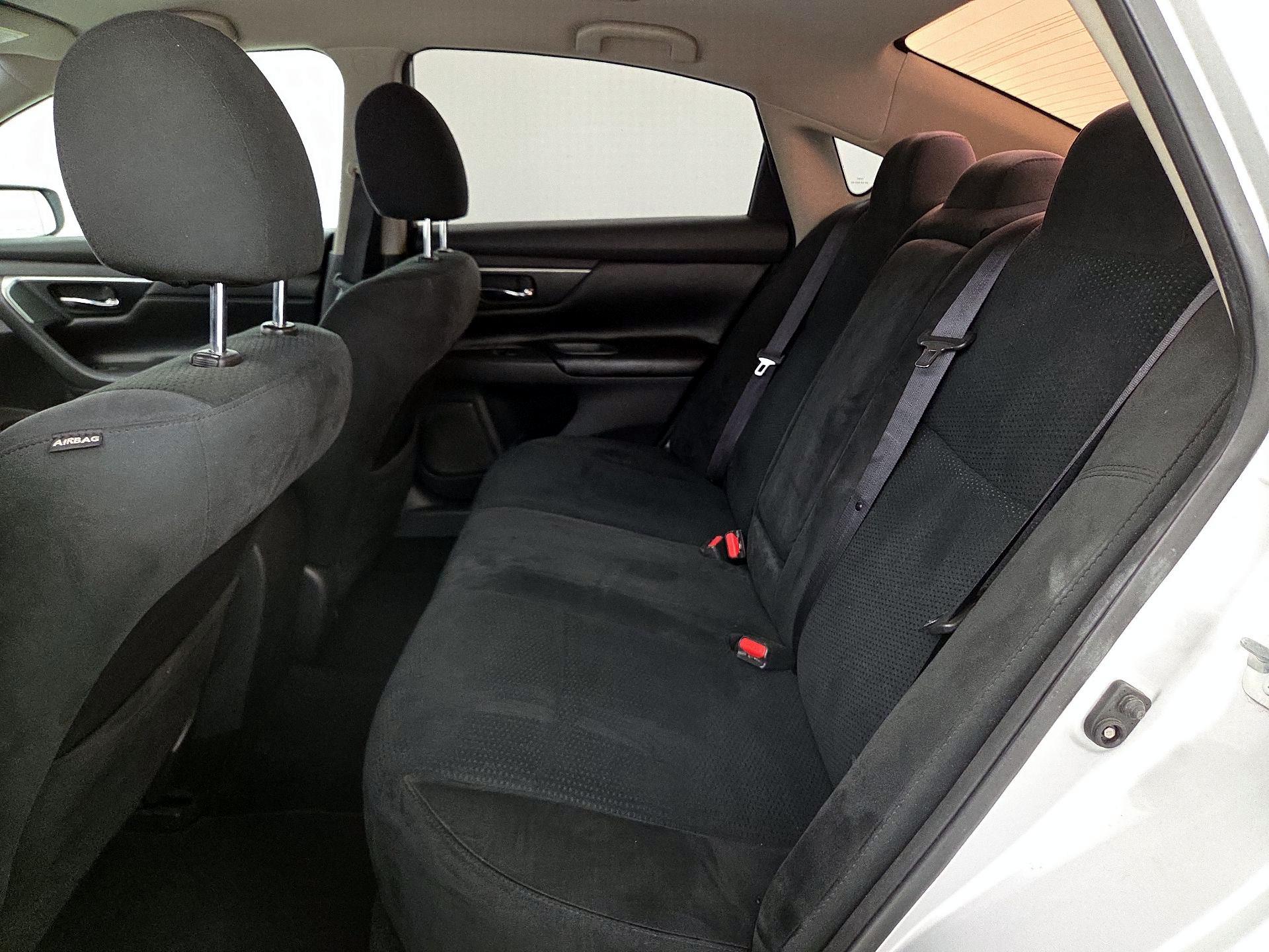 Thumbnail: 2015 Nissan Altima - 18