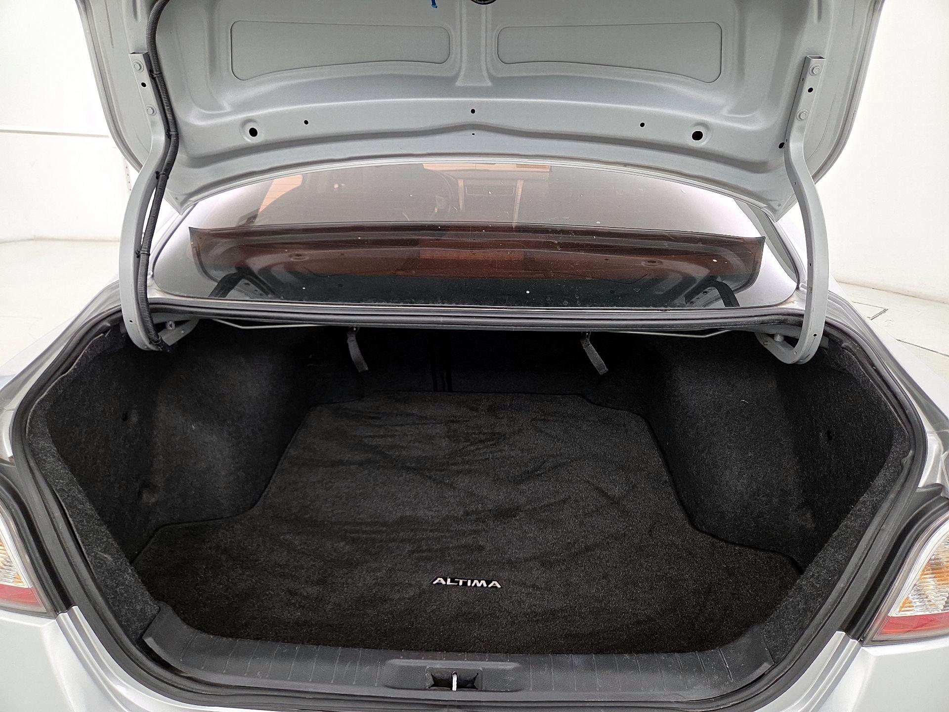 Thumbnail: 2015 Nissan Altima - 19