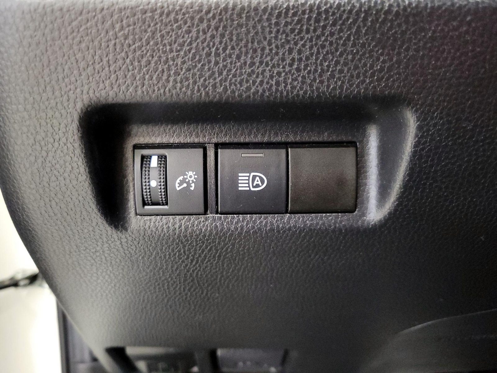 2023 Toyota RAV4 LE - Photo 12