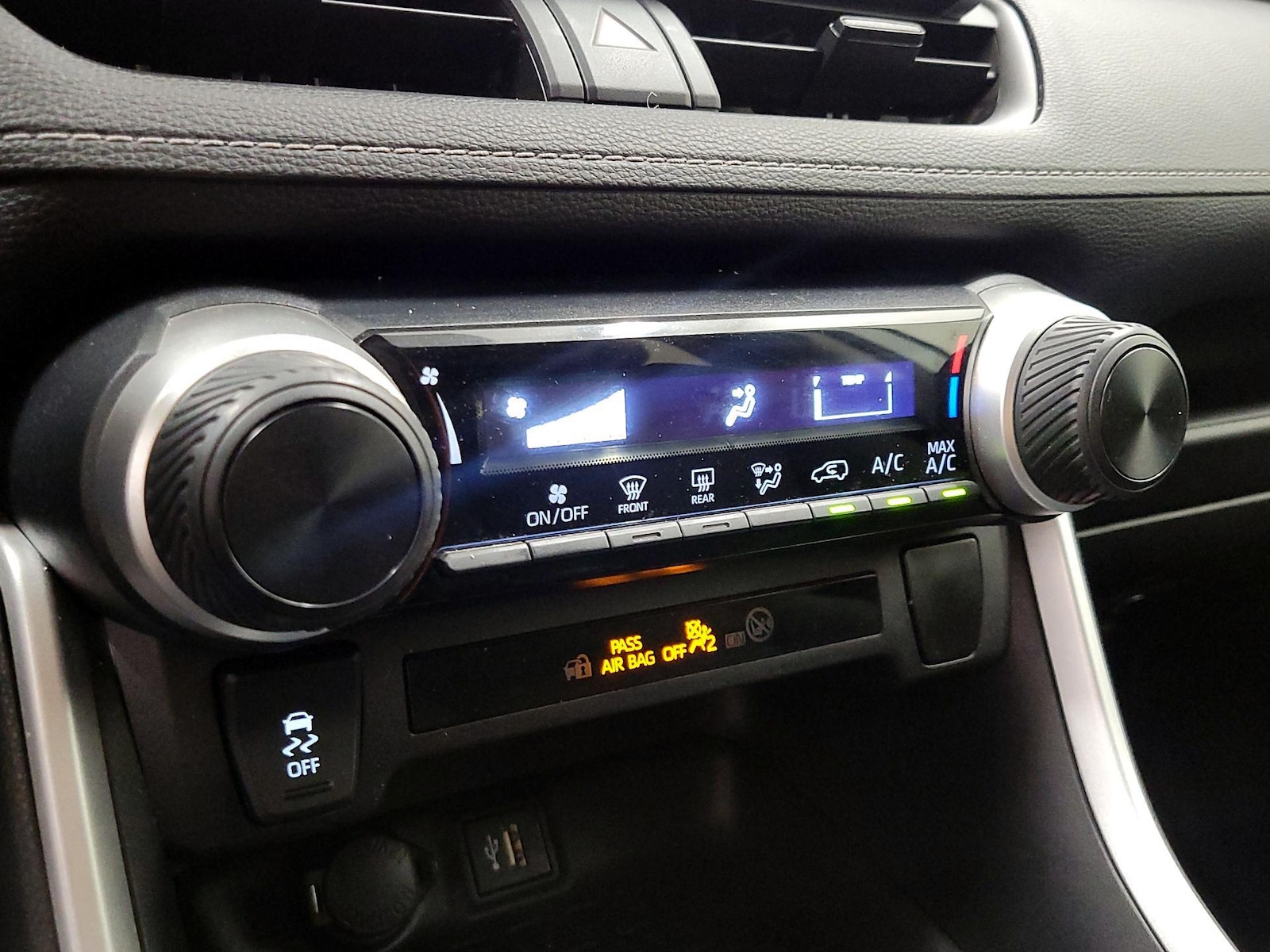 2023 Toyota RAV4 LE - Photo 15