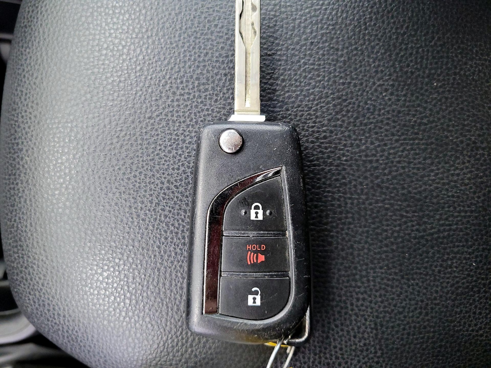 2023 Toyota RAV4 LE - Photo 21