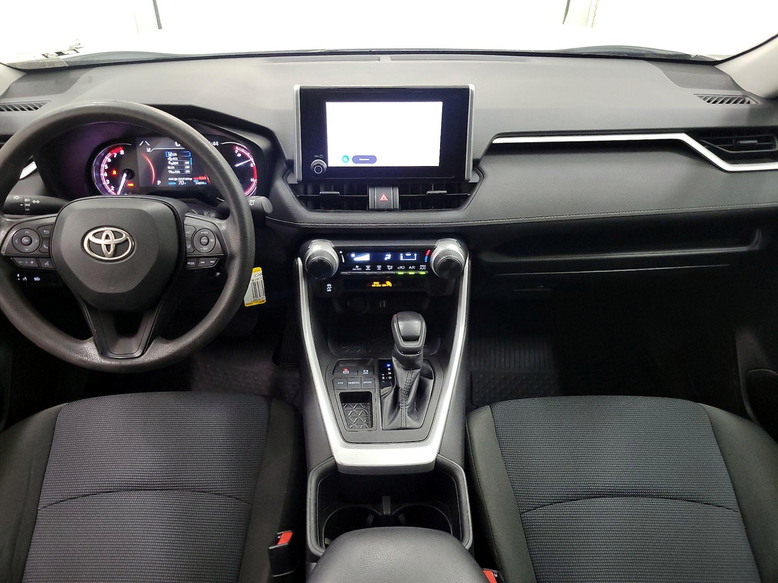 2023 Toyota RAV4 LE - Photo 8