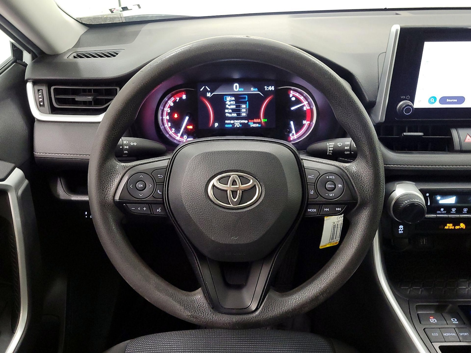 2023 Toyota RAV4 LE - Photo 9