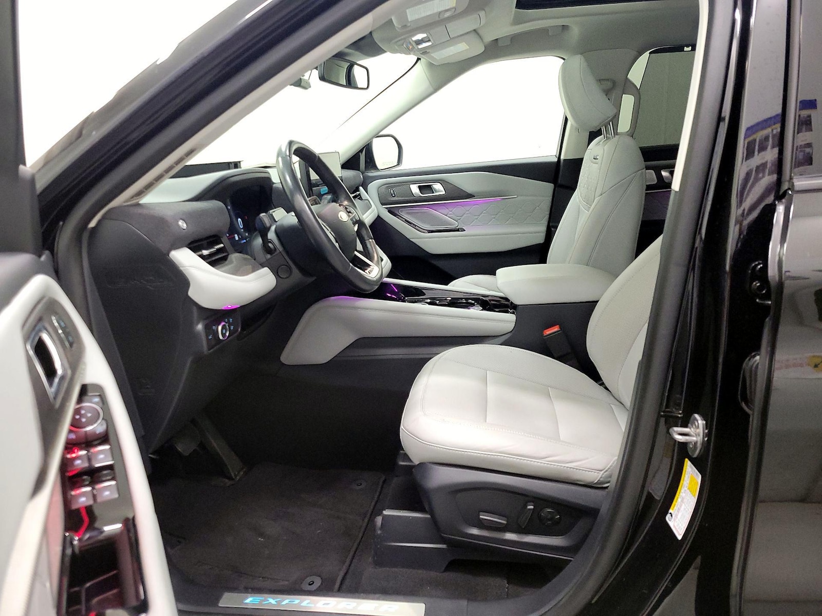2025 Ford Explorer Platinum - Photo 12