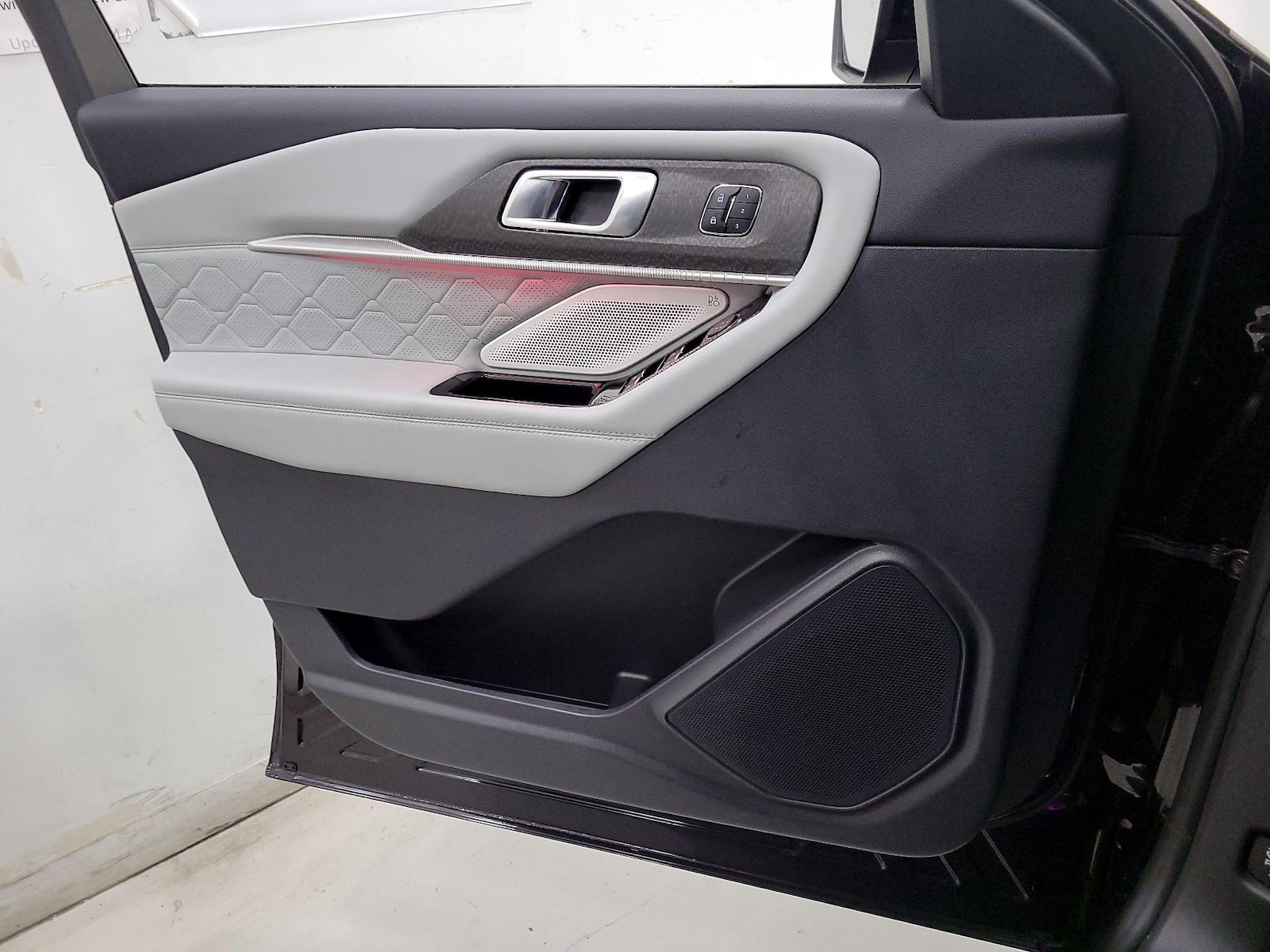 2025 Ford Explorer Platinum - Photo 13