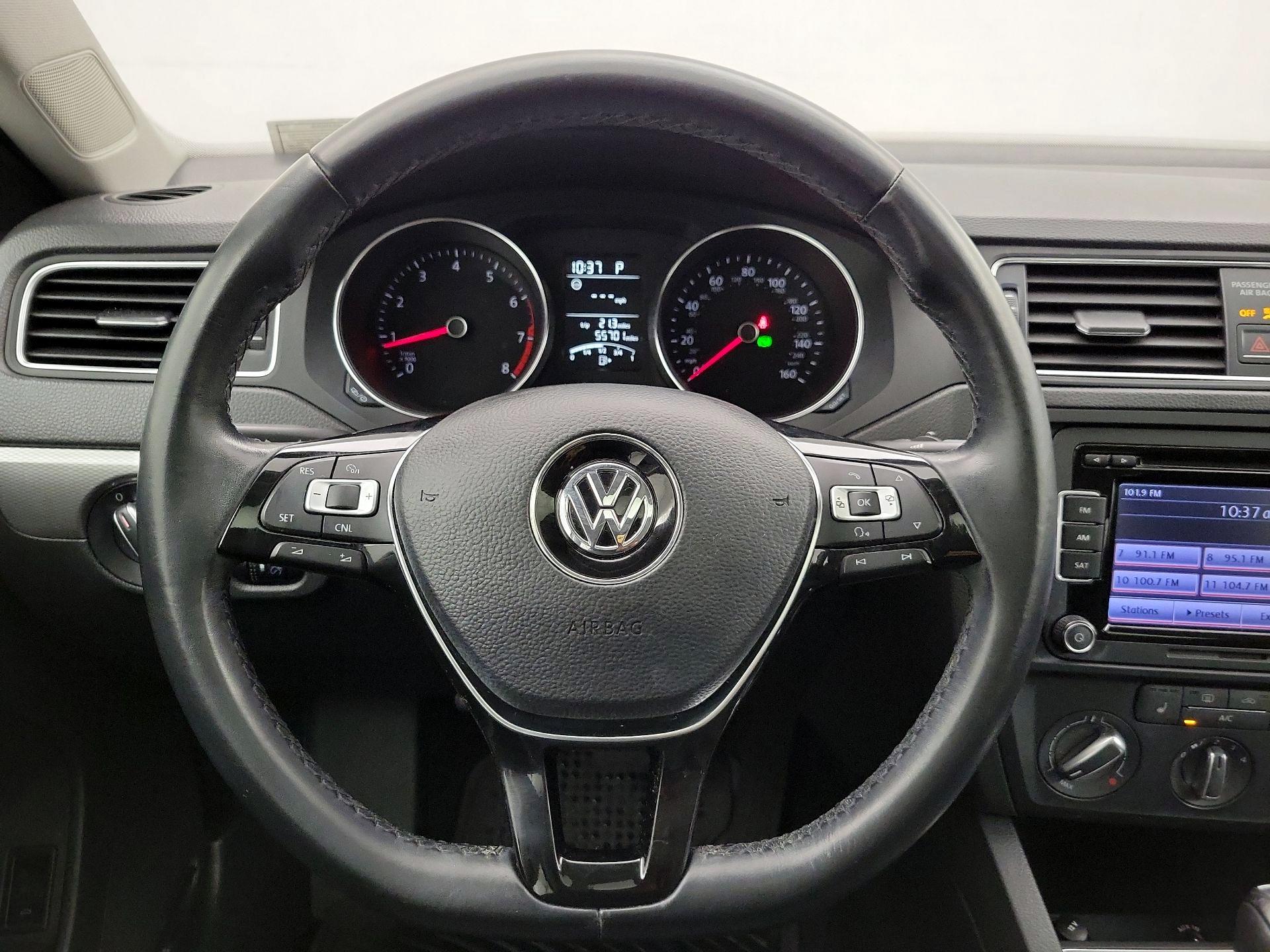 Thumbnail: 2015 Volkswagen Jetta - 10