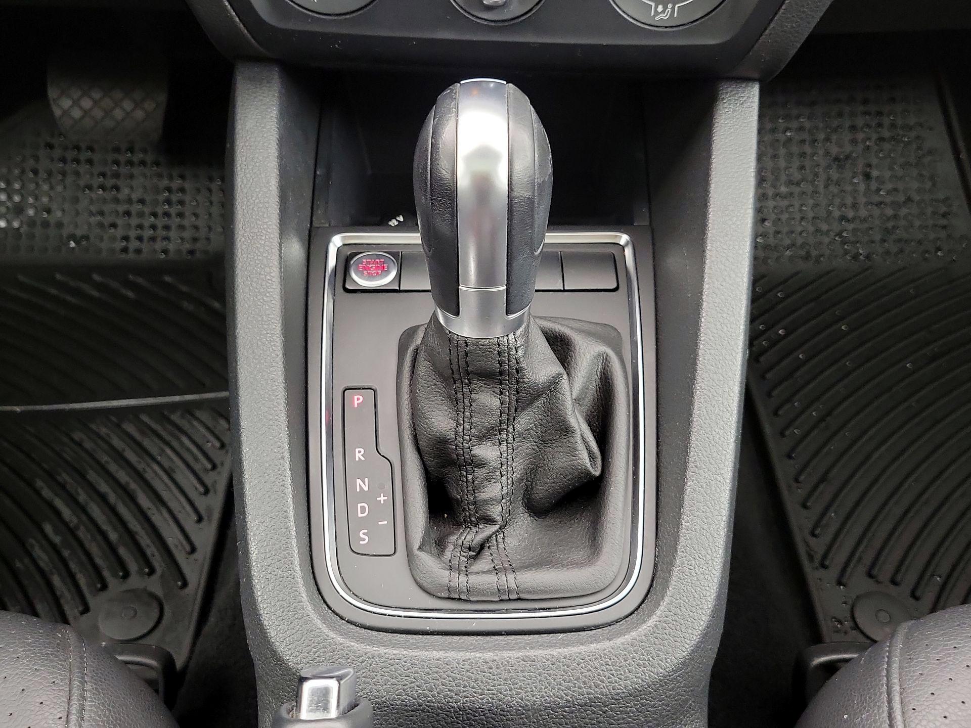 Thumbnail: 2015 Volkswagen Jetta - 17