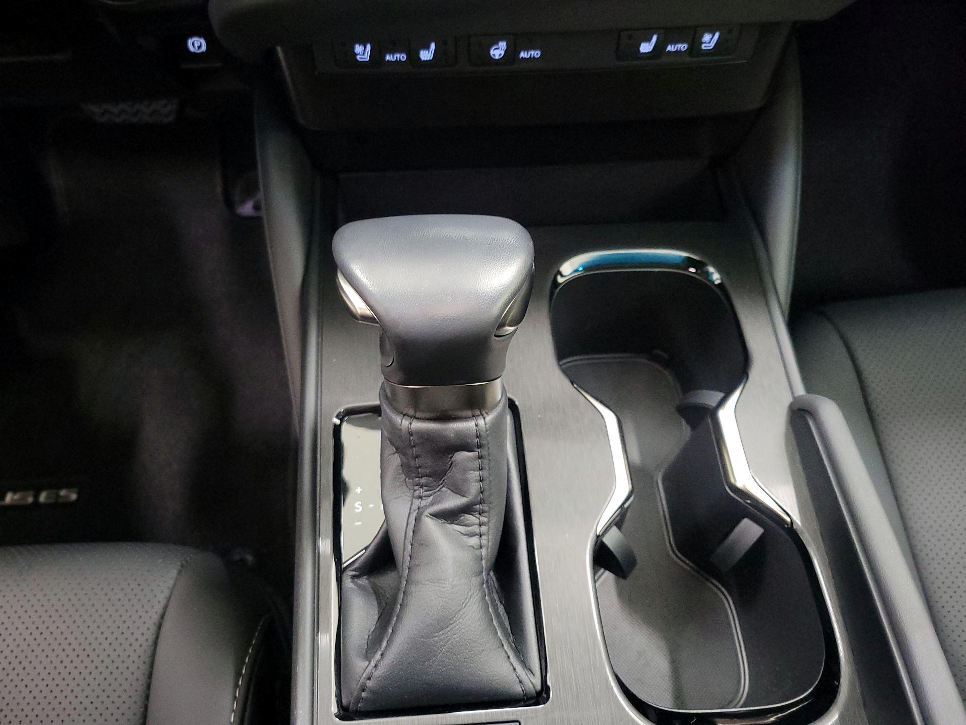 Thumbnail: 2024 Lexus ES - 17