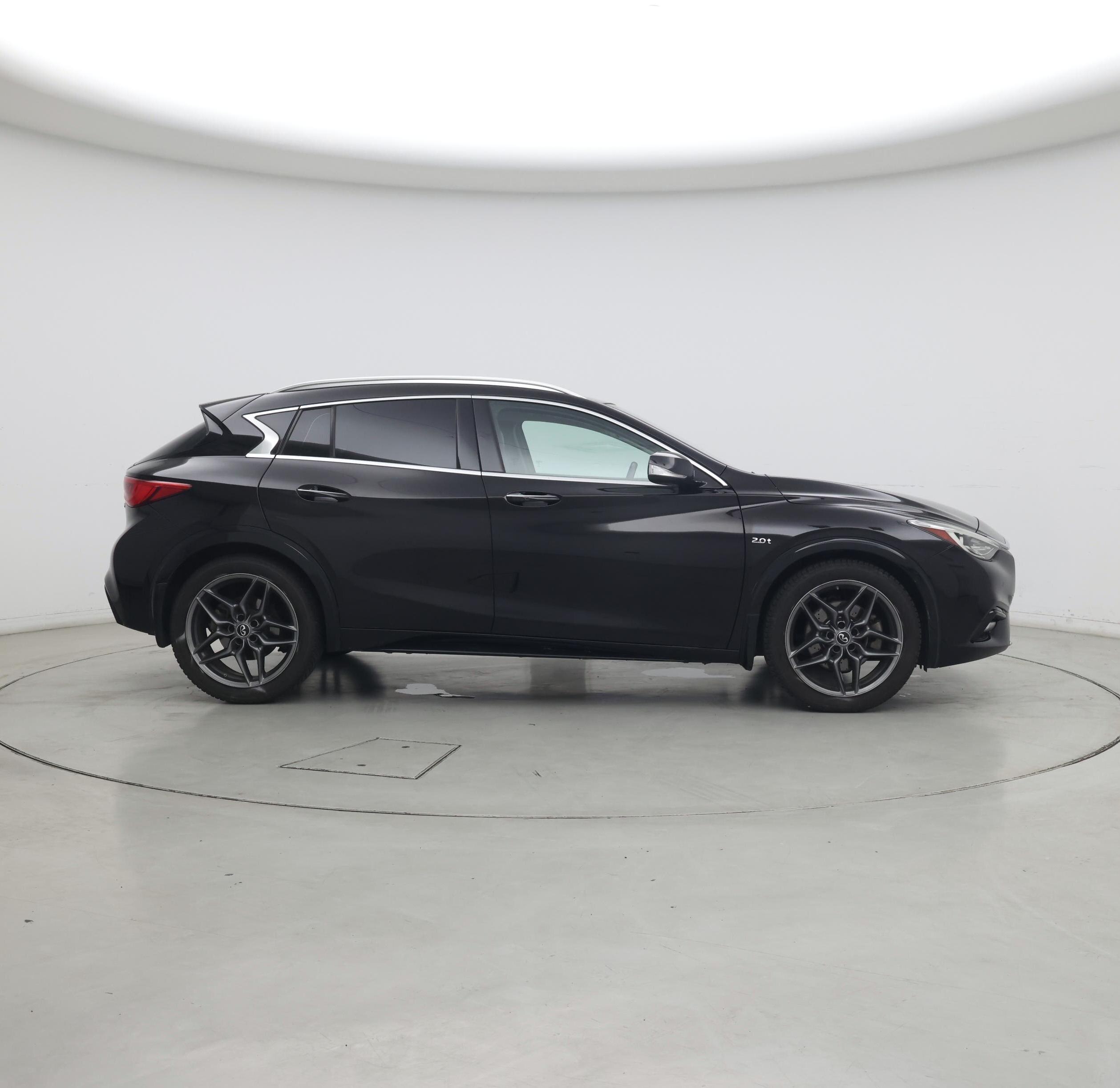 Thumbnail: 2017 INFINITI QX30 - 7