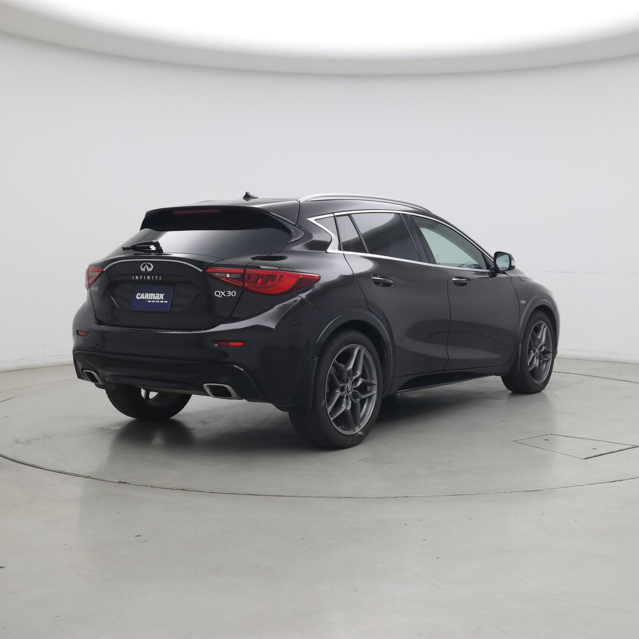 Thumbnail: 2017 INFINITI QX30 - 8