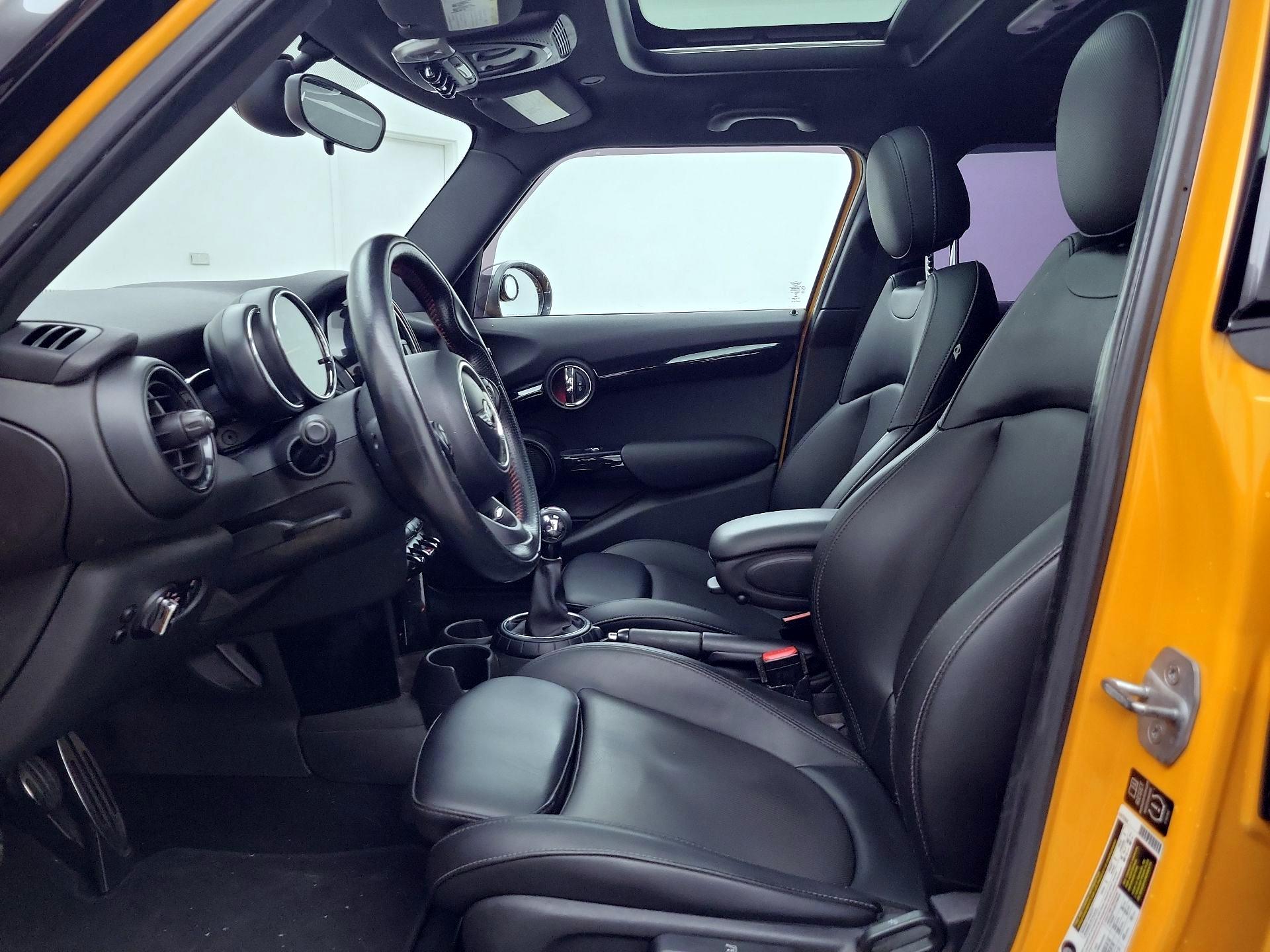 Thumbnail: 2015 MINI Cooper Hardtop - 11