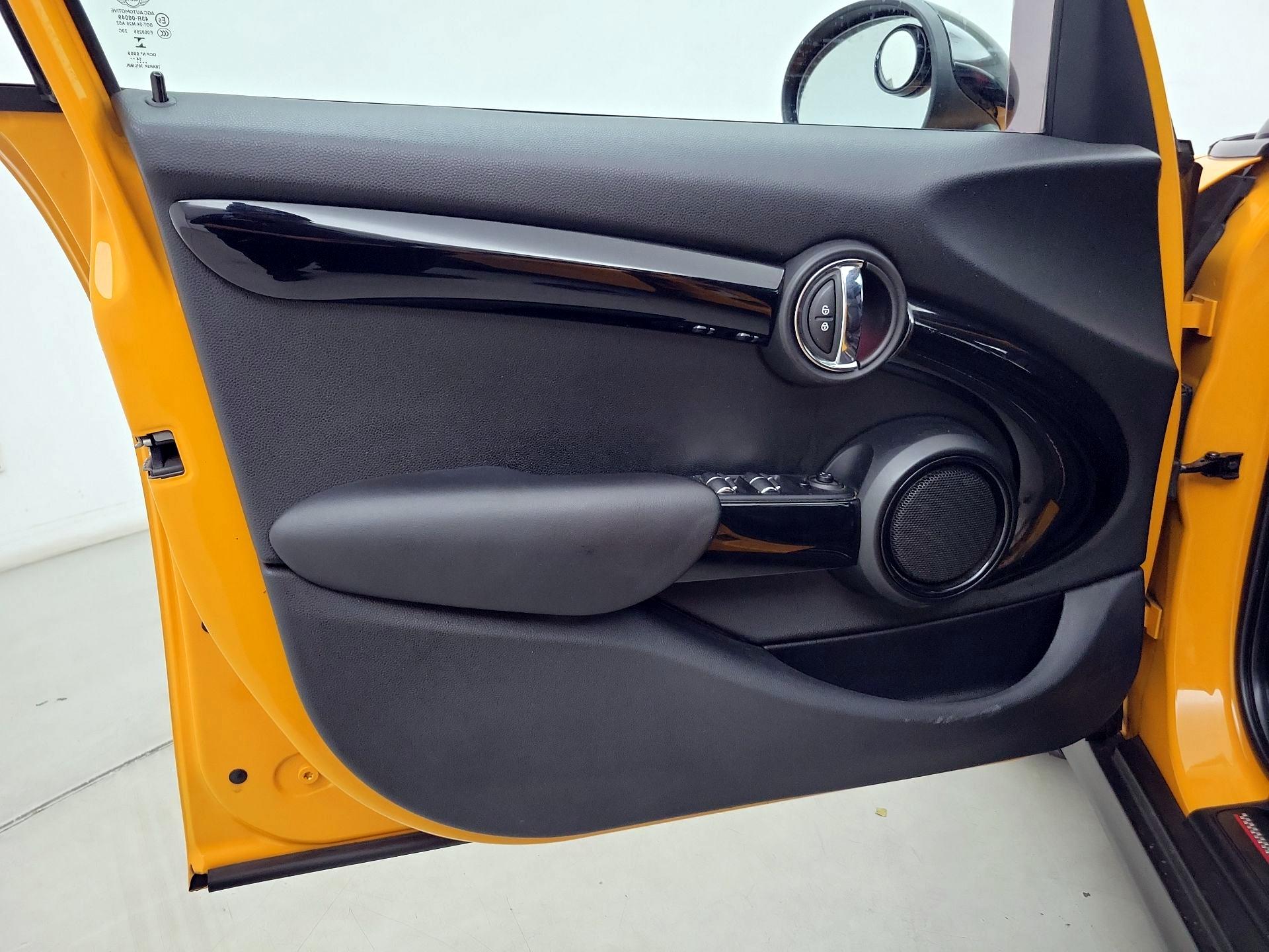 Thumbnail: 2015 MINI Cooper Hardtop - 12