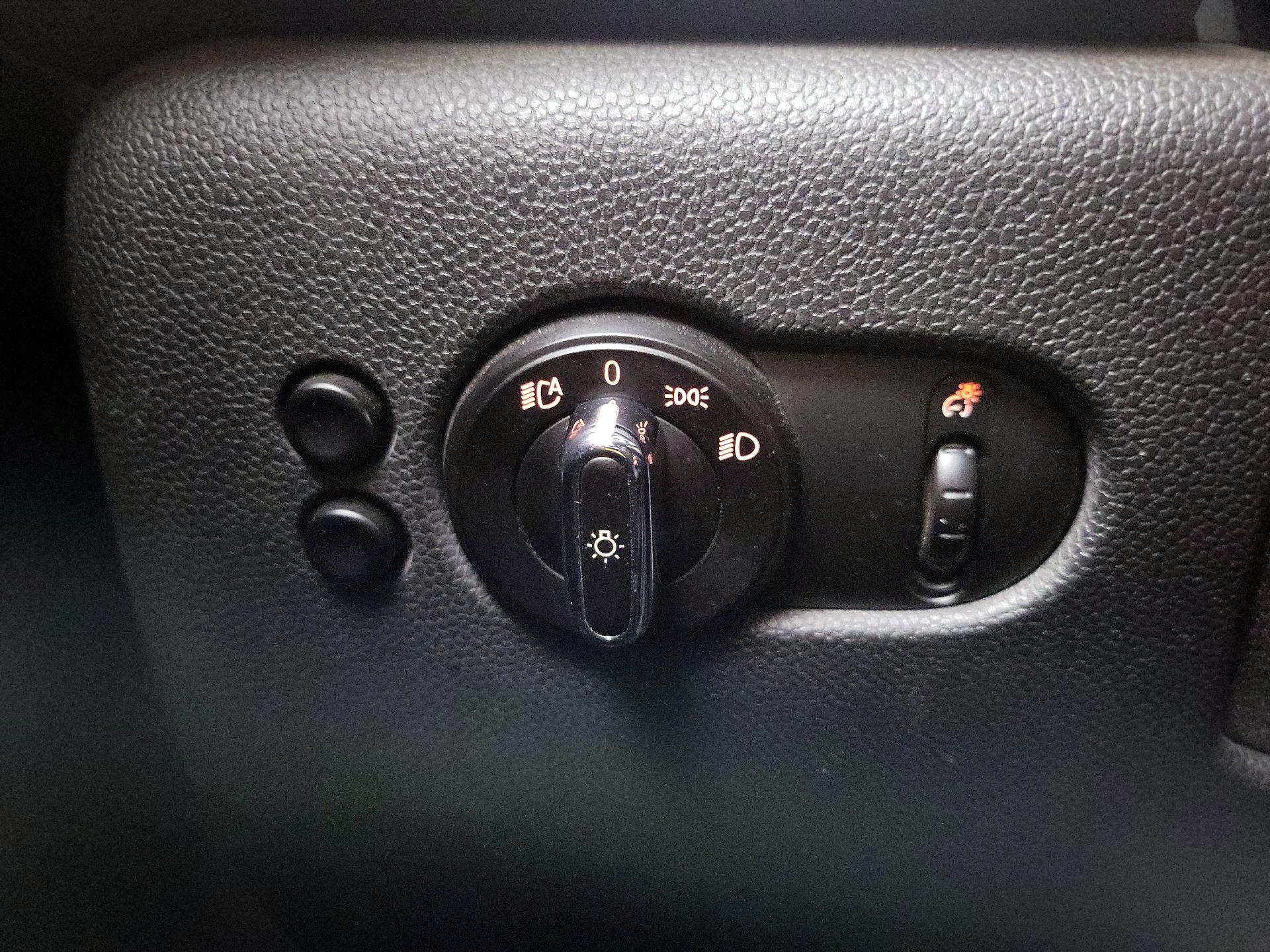 Thumbnail: 2015 MINI Cooper Hardtop - 13