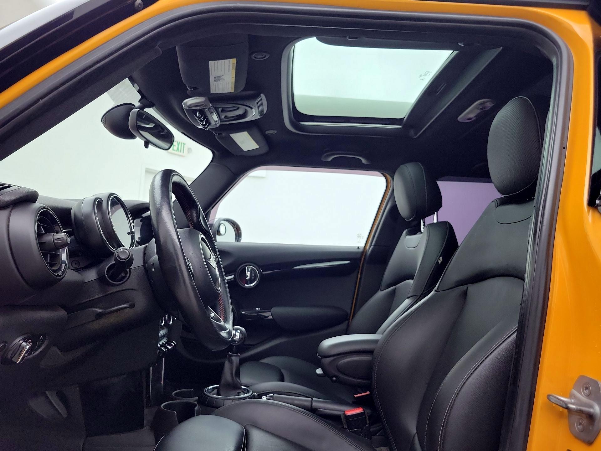 Thumbnail: 2015 MINI Cooper Hardtop - 18