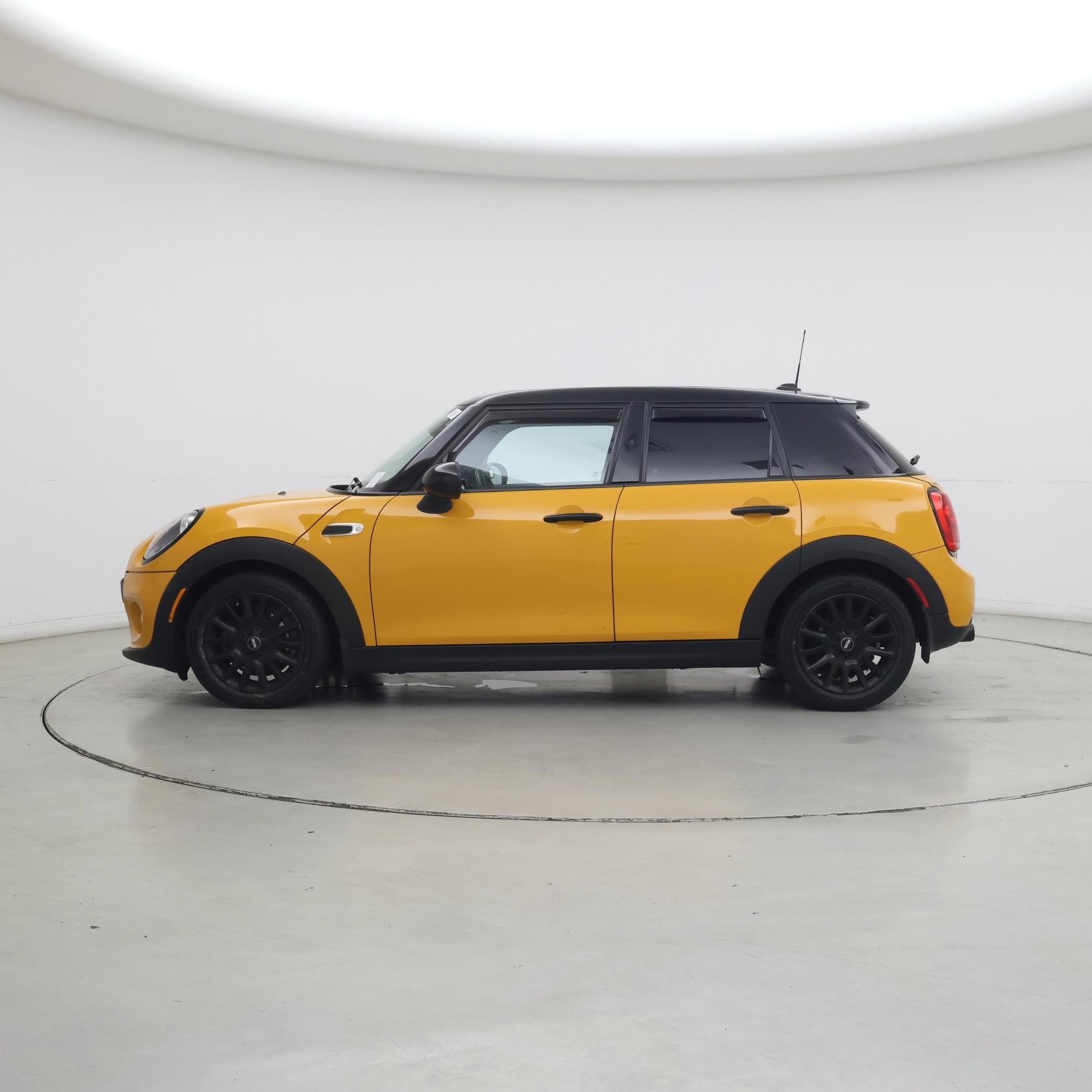 Thumbnail: 2015 MINI Cooper Hardtop - 3