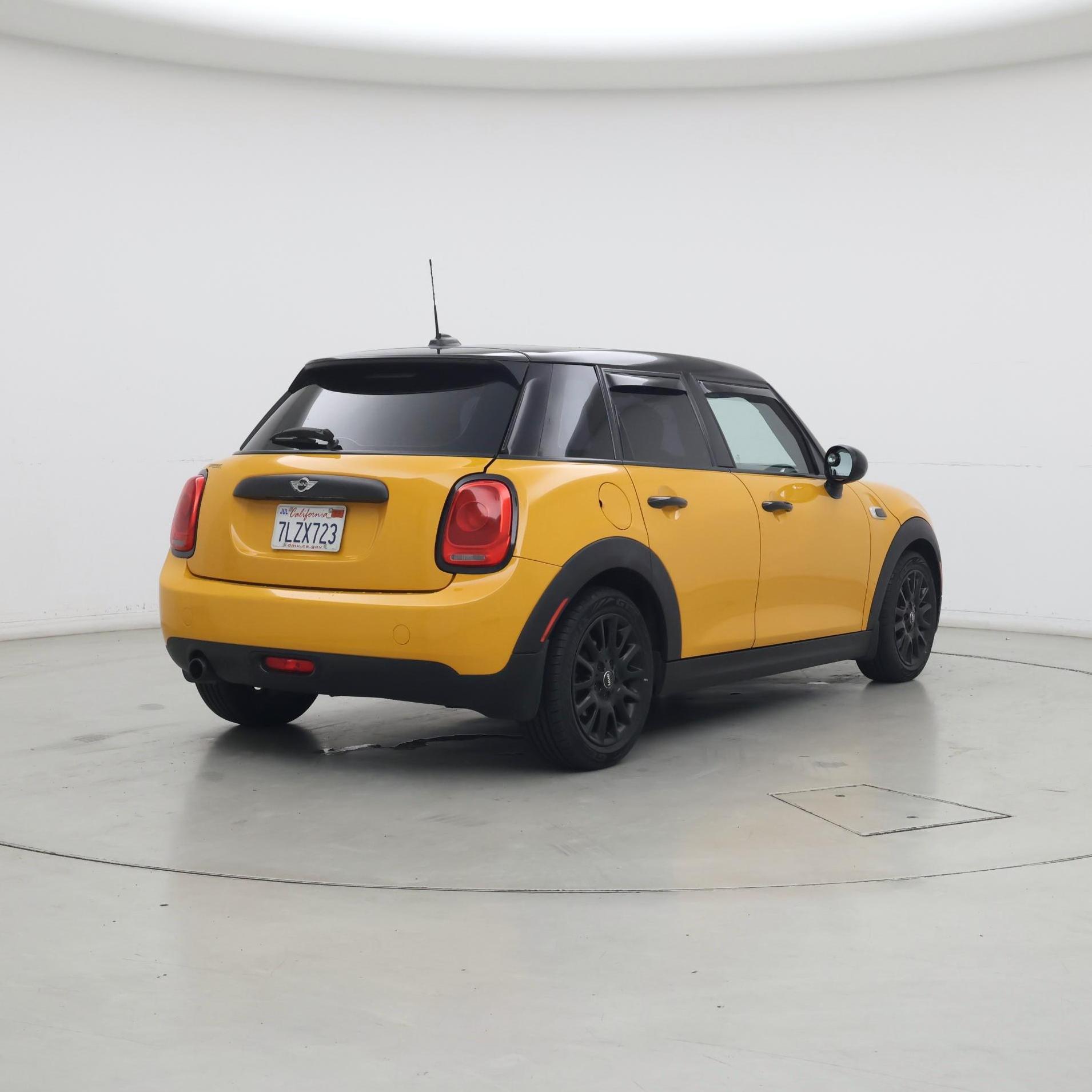 Thumbnail: 2015 MINI Cooper Hardtop - 8